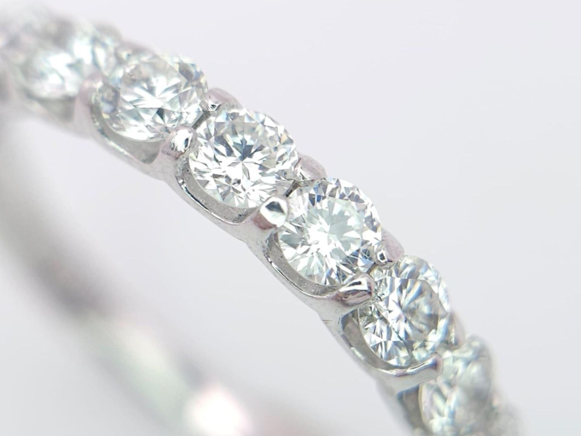 An 18 K white gold half eternity ring with good quality brilliant cut diamonds. Size: O, weight: 2.9 - Image 7 of 10
