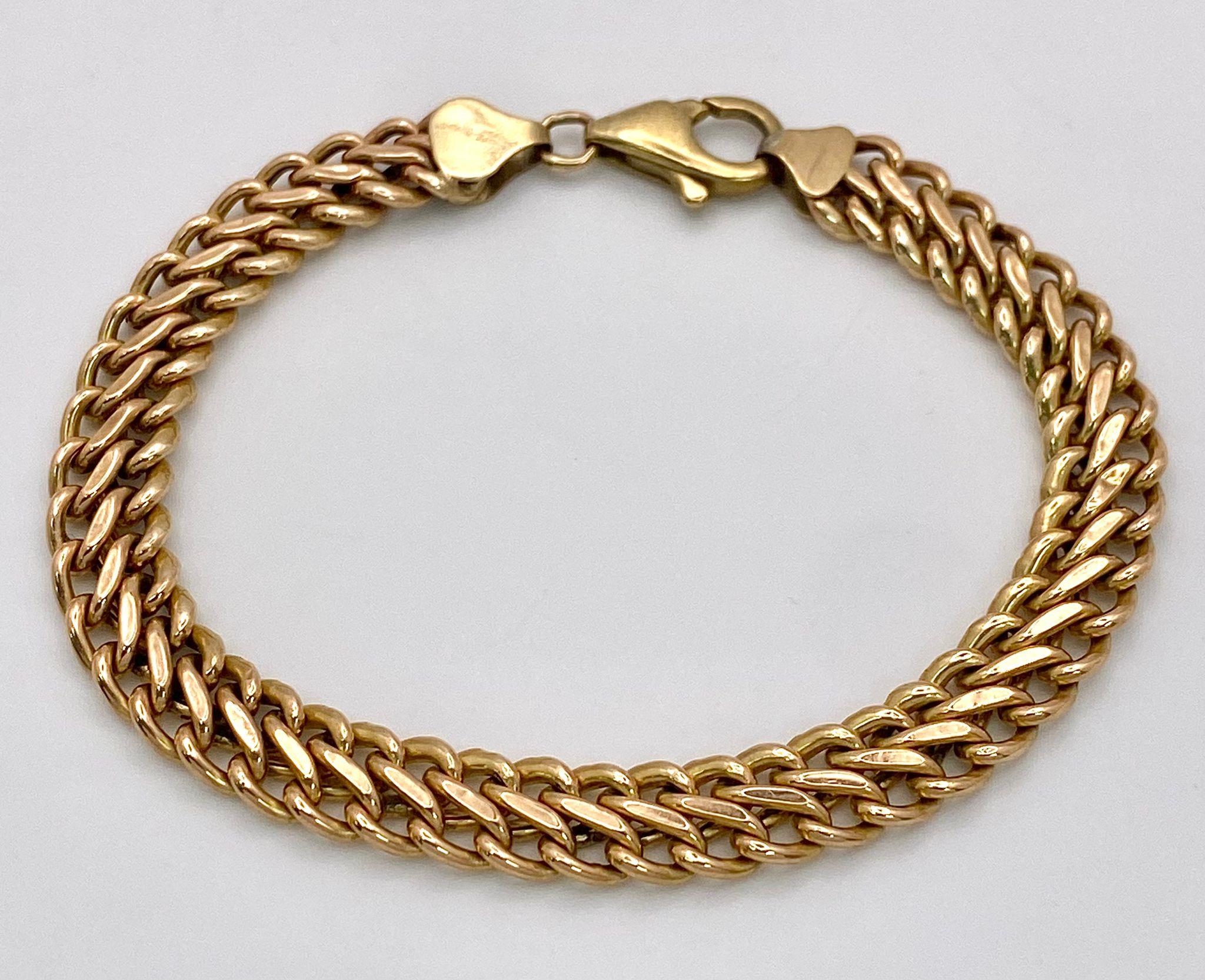 A 9K Yellow Gold Double Curb Link Bracelet. 18cm. 7.74g weight.