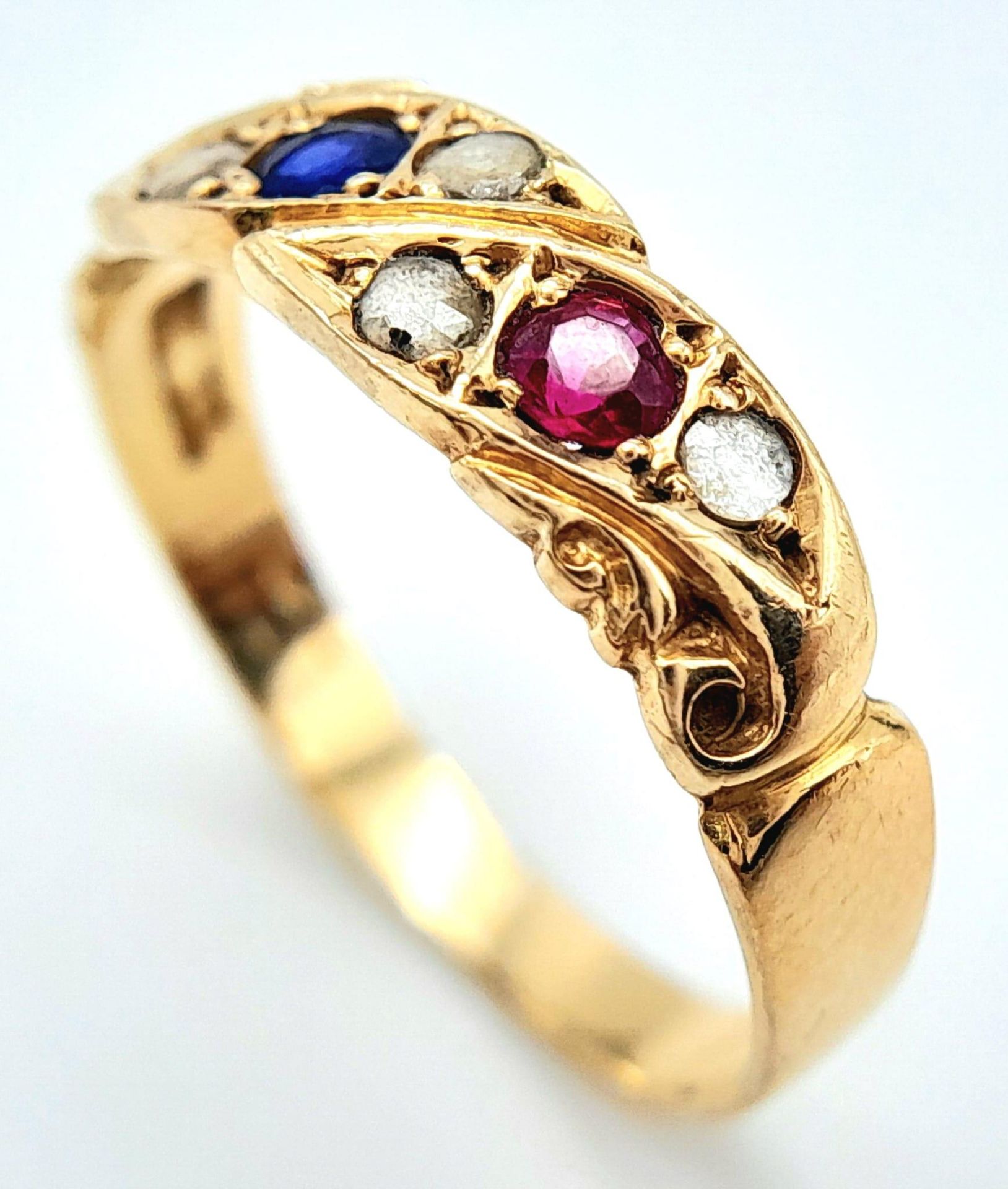 A VINTAGE 14K YELLOW GOLD DIAMOND, RUBY & SAPPHIRE SET RING. 2.1G. SIZE M 1/2. - Bild 4 aus 7