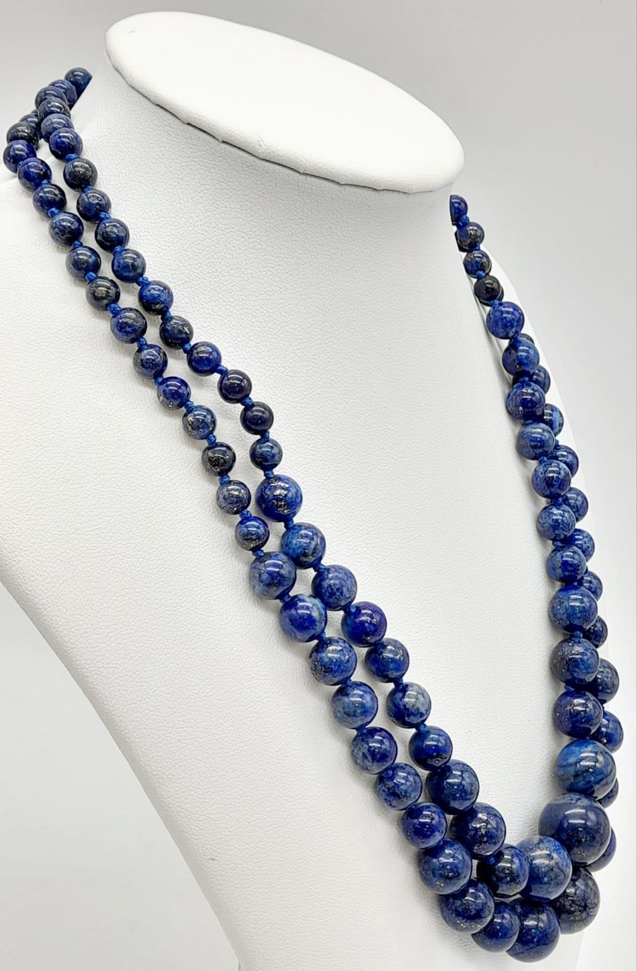 A Classic Lapis Lazuli Double Row Graduated Bead Necklace. 40-44cm length. Largest lapis bead - - Image 5 of 9