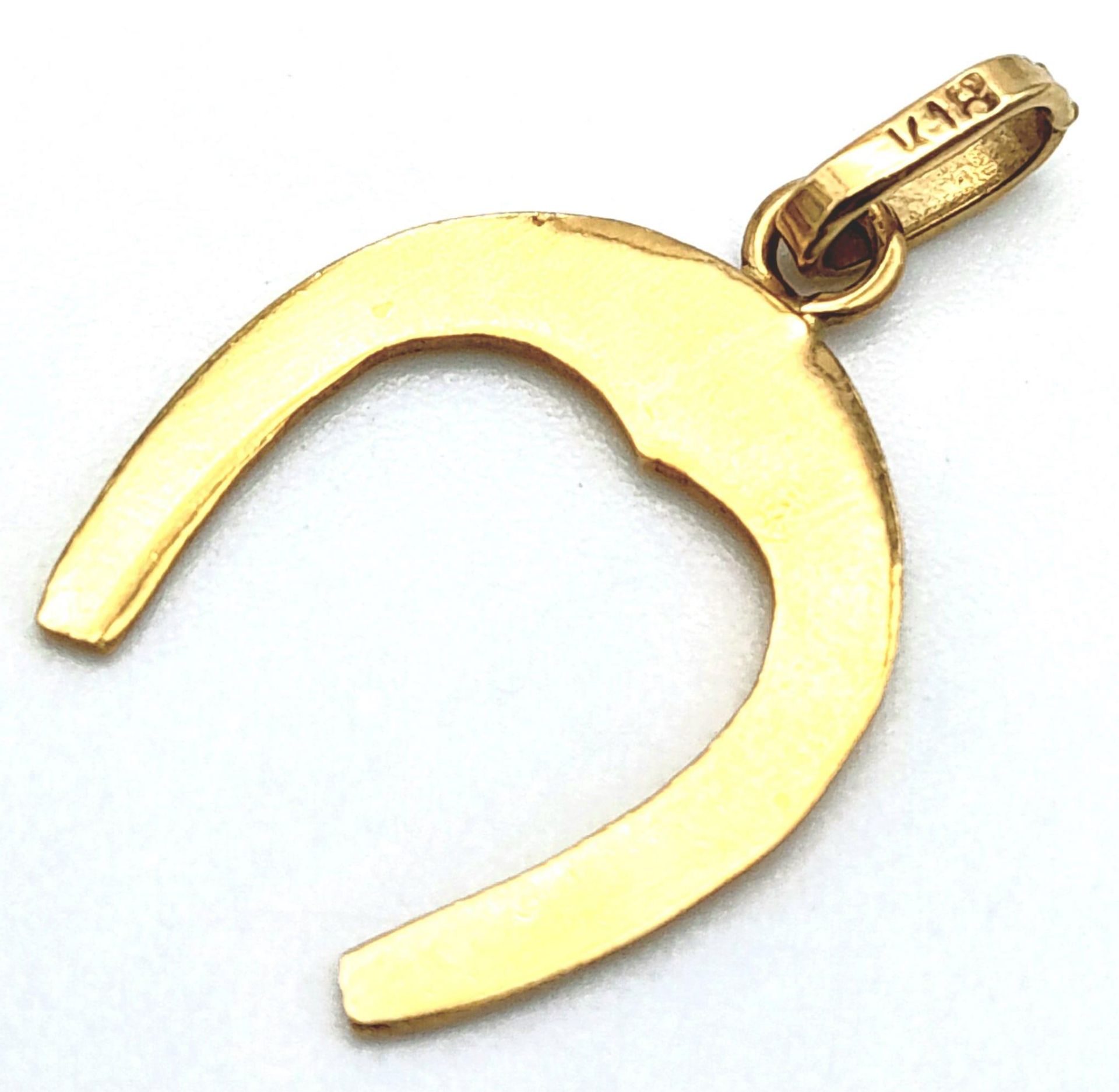 An 18K Yellow Gold Lucky Horseshoe Pendant/Charm. 2cm. 1.15g - Image 3 of 7