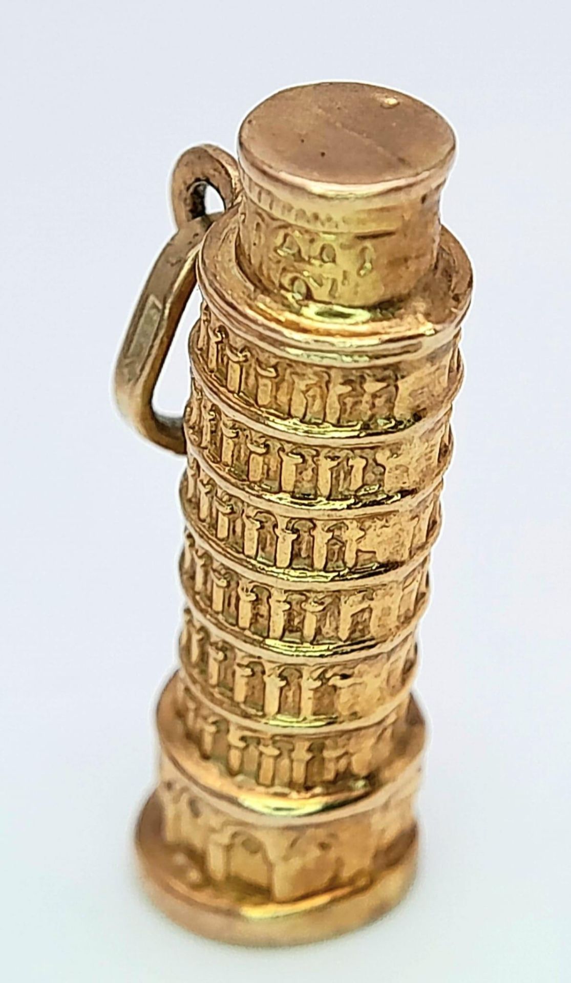 A 9K Yellow Gold Leaning Tower of Pisa Charm. 2.4cm length, 1.3g weight. Ref: SC 7065