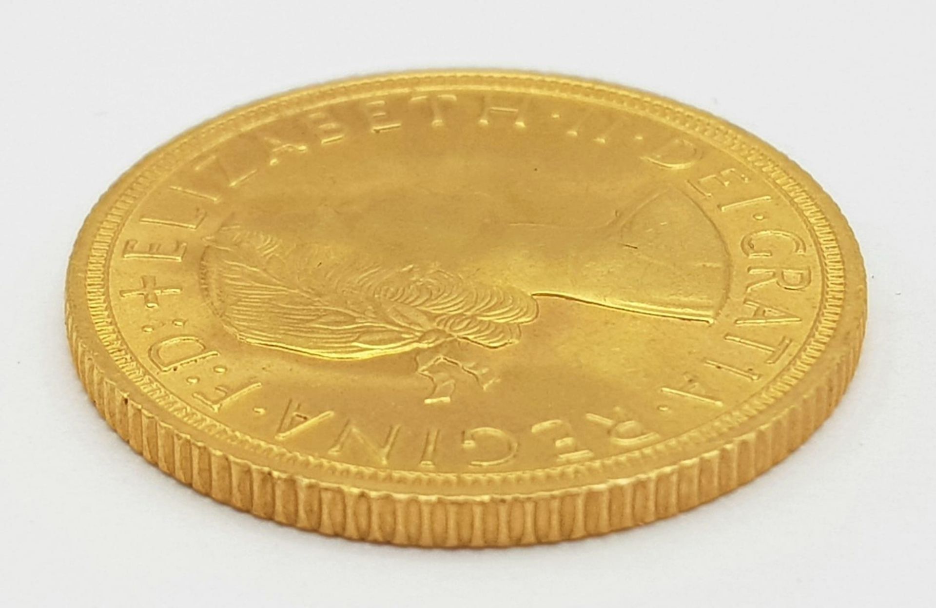 A 22K GOLD SOVEREIGN DATED 1959 . - Bild 2 aus 4