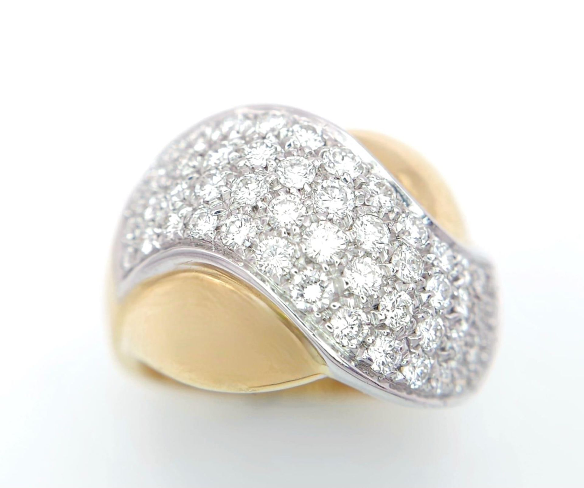 An 18K Yellow Gold Diamond Set Fancy Ring. 1.40ctw, Size N, 10.4g total weight. Ref: 2753 - Bild 2 aus 7