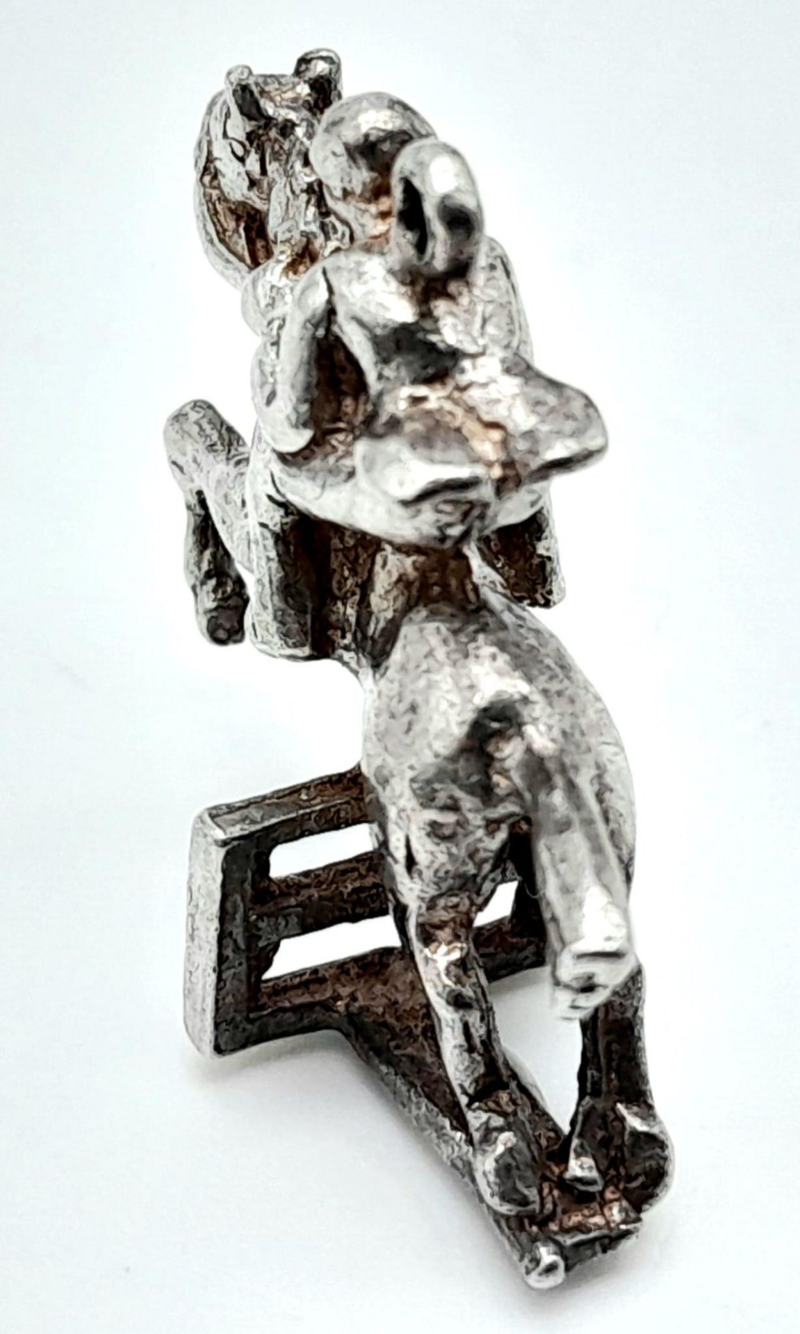 A Sterling Silver Jockey Horse Racing Charm. 2.3cm x 2cm, 5g weight. Ref: SC 7095 - Image 3 of 4