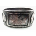 A vintage sterling silver click-on bangle (A/F) with oriental nature motif engravings. Total