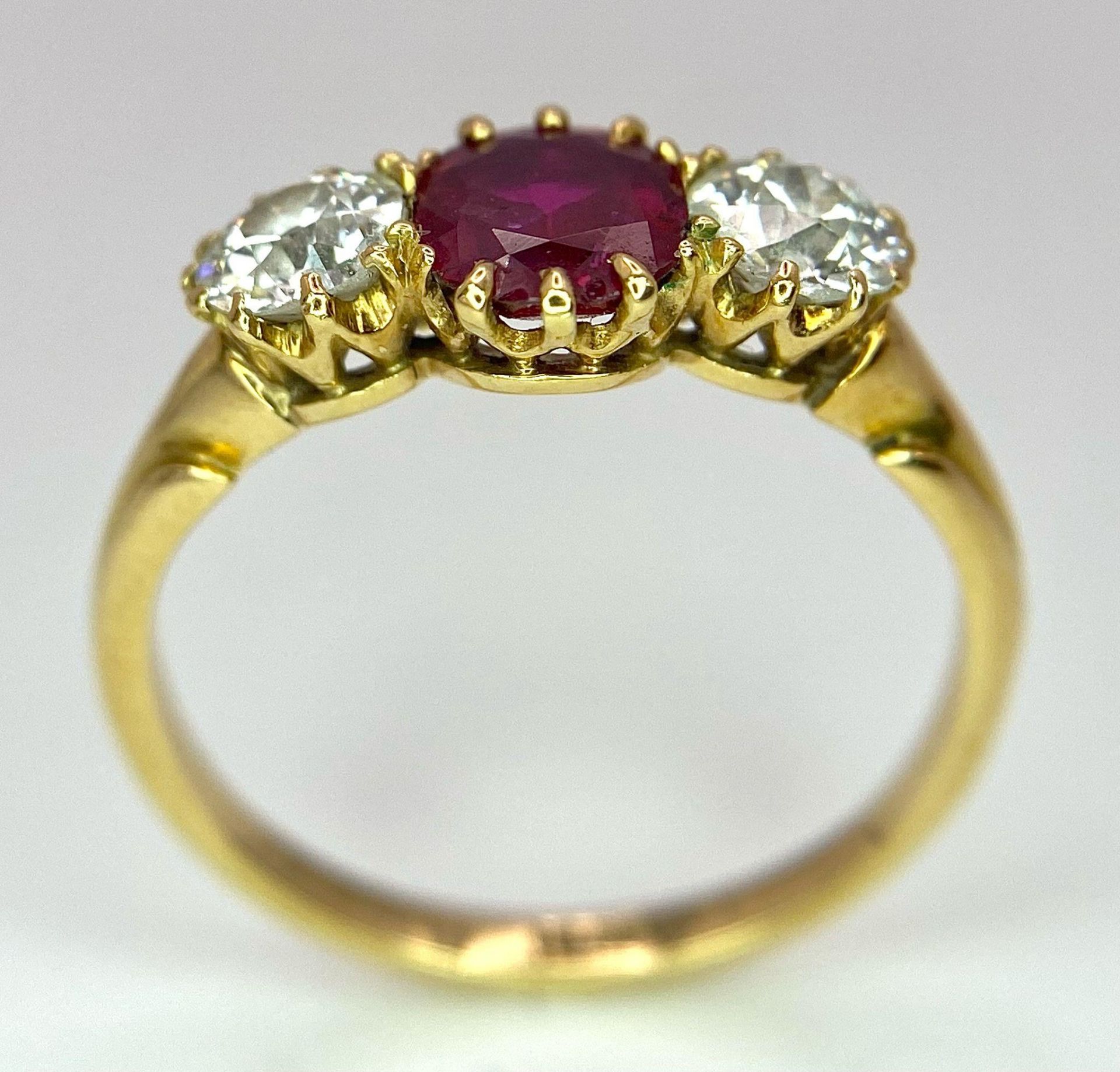 A Mesmerising 18K Yellow Gold, Ruby and Diamond Ring. A deep red oval cut ruby sits central - Bild 6 aus 9