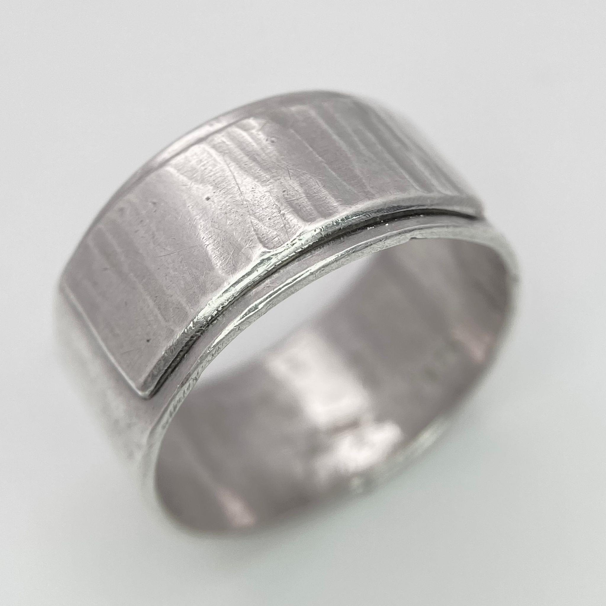 3X 925 silver band rings with different designs. Total weight 13.4G. Size U, V, R/S. - Image 5 of 13