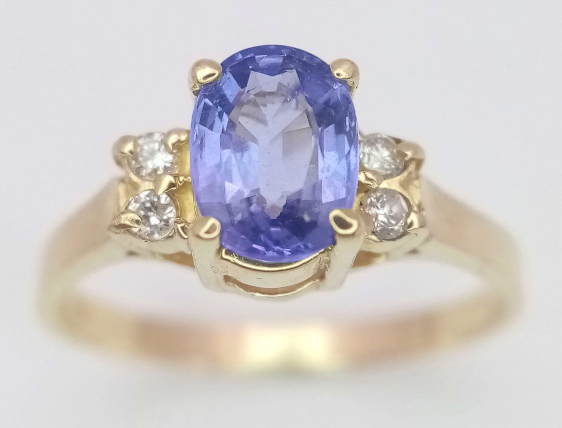 A 14K YELLOW GOLD DIAMOND & BLUE STONE RING -(PROBABLY) TANZANITE. 1.9G. SIZE L.