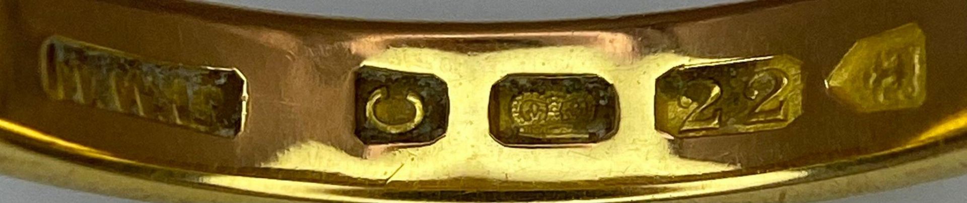 A 22 K yellow gold wedding band ring, fully hallmarked, size: U, weight: 6.4 g. - Bild 5 aus 5