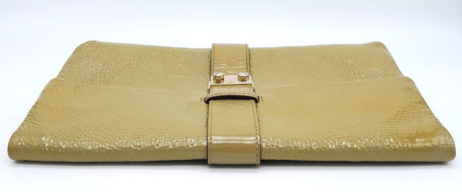 A Mulberry Harriet Khaki Leather Clutch Bag. Spongy patent leather exterior with gold-tone hardware, - Image 5 of 10