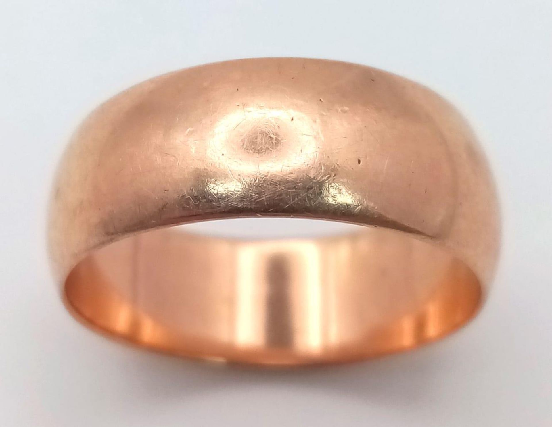 A 14K ROSE GOLD BAND RING . 5.4gms size P