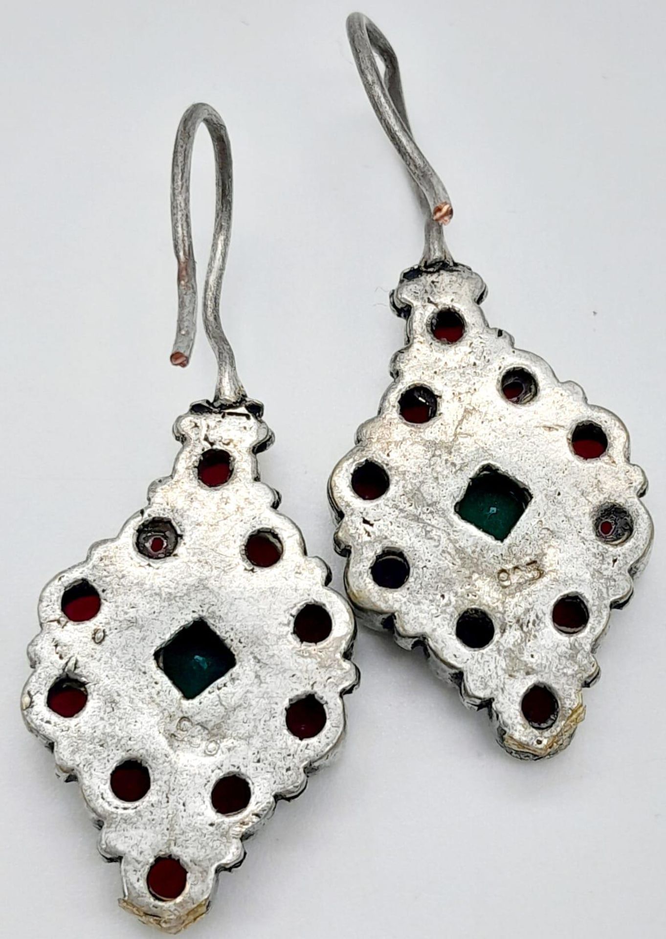 A Vintage Pair of Emerald and Ruby Earrings set in 925 Silver. - Image 4 of 5