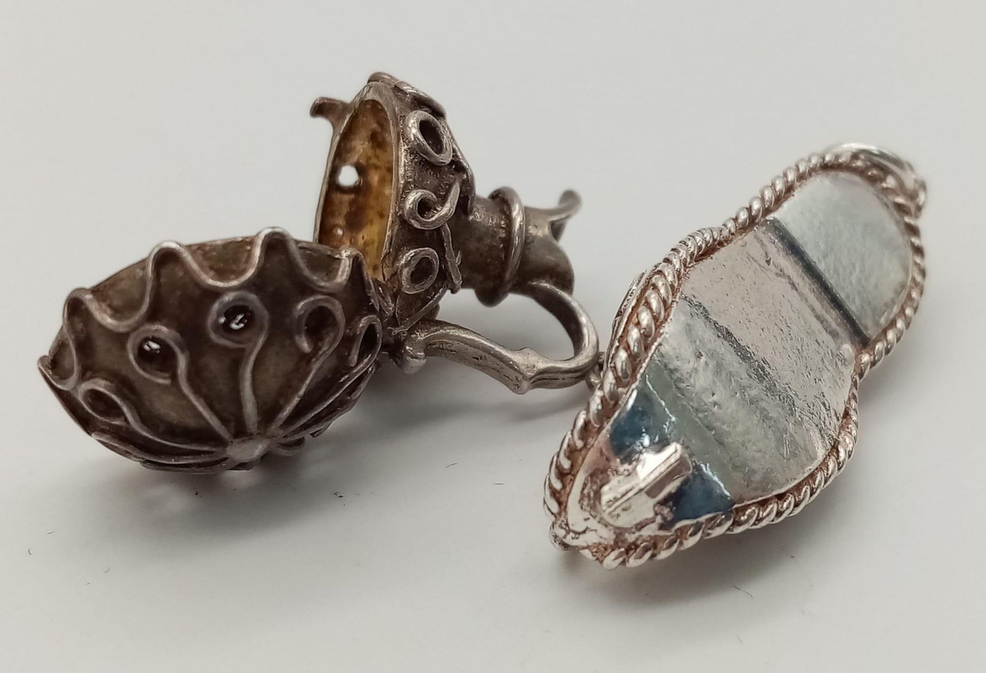 2x VINTAGE STERLING SILVER CHARMS, TURKISH SLIPPER CHARM / PENDANT AND NORTH AFRICAN STYLE JUG - Image 2 of 6