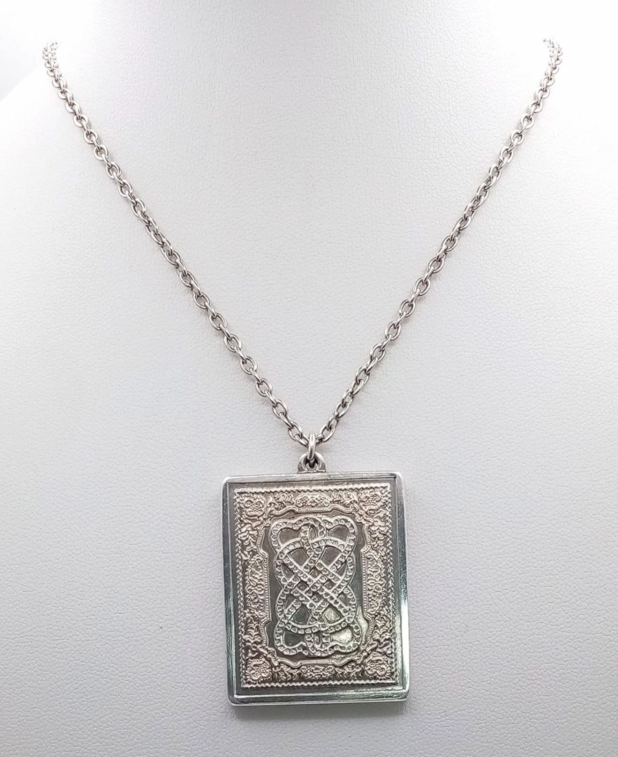 A fabulous 925 silver St Valentine's Day 1977 rectangular bar (3.8 X 4.1cm) pendant on silver - Image 5 of 10