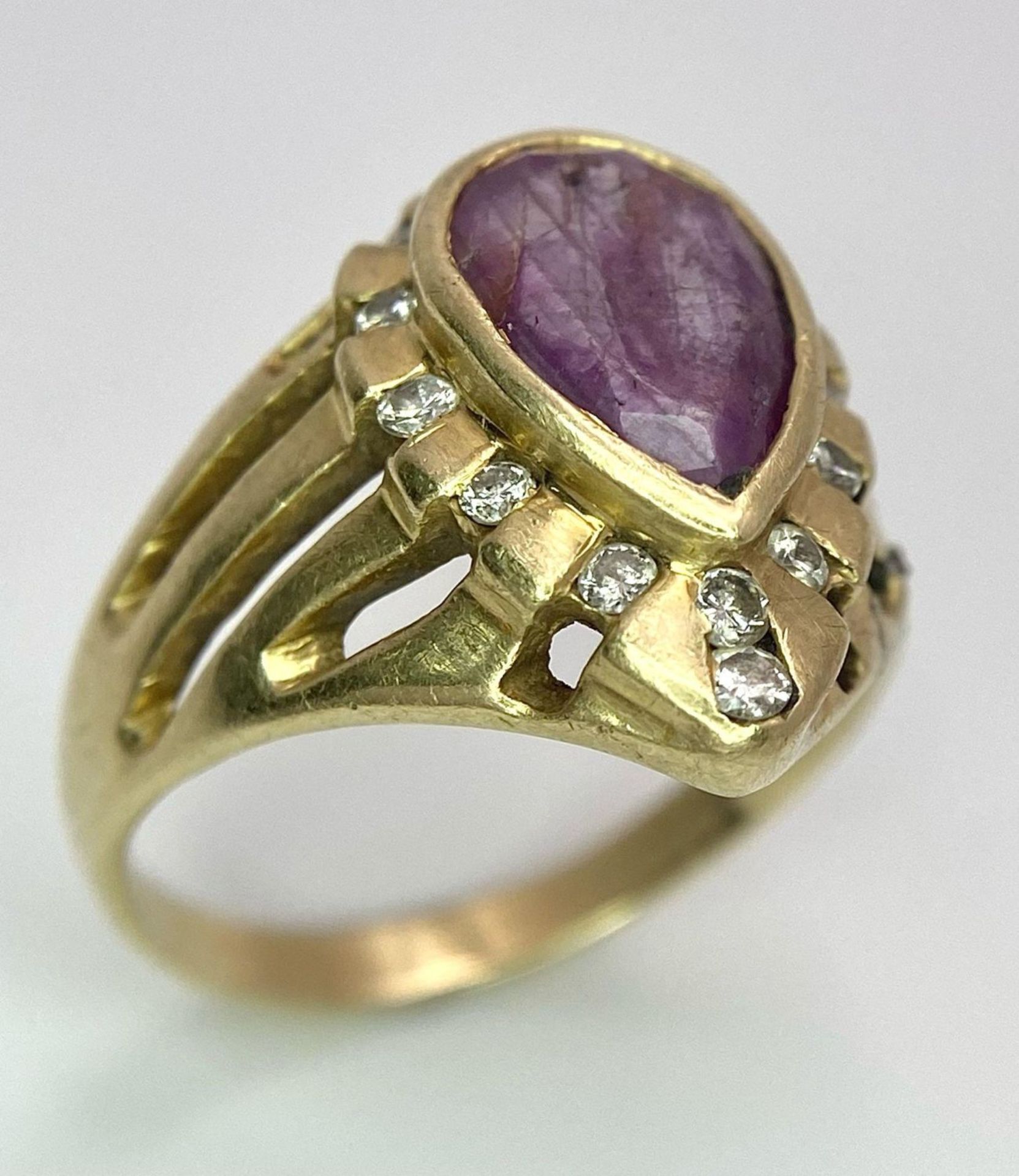 A Vintage 14K Yellow Gold Amethyst and Diamond Ring. Teardrop central amethyst with a diamond - Bild 7 aus 18