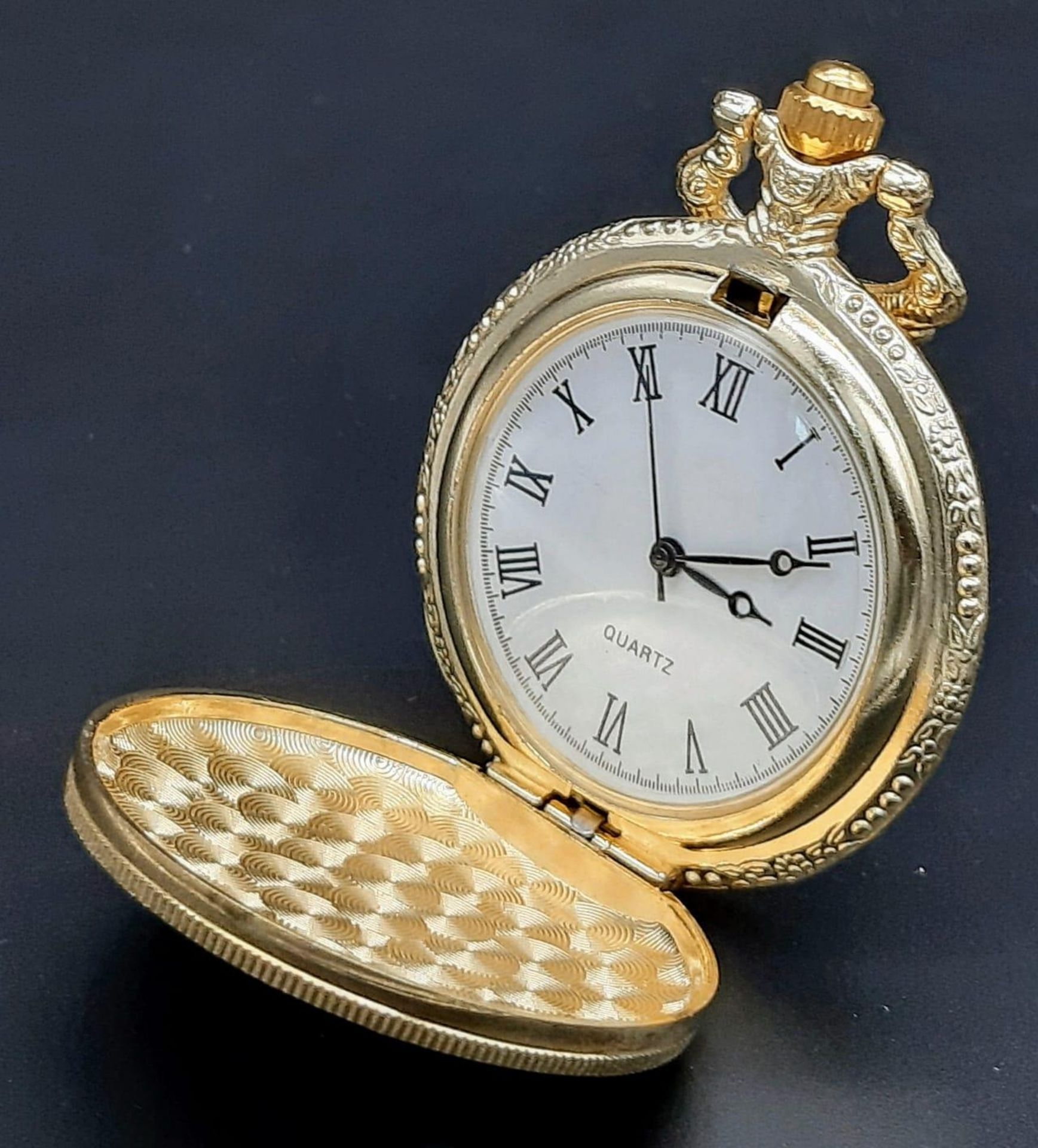 An Unused Ladies Gold Tone Enameled Bird Decoration Pocket Watch. New Battery Fitted March 2024. - Bild 4 aus 20