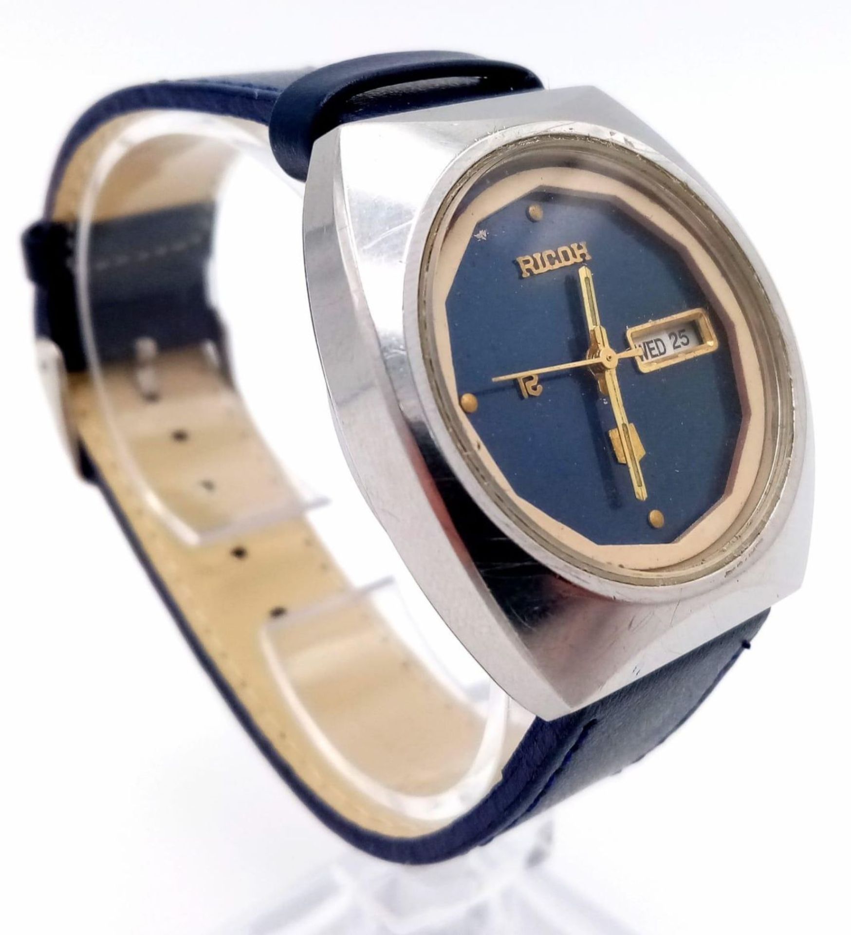 A Vintage Ricoh Automatic Gents Watch. Blue leather strap. Stainless steel case - 37mm. Blue dial - Image 7 of 12