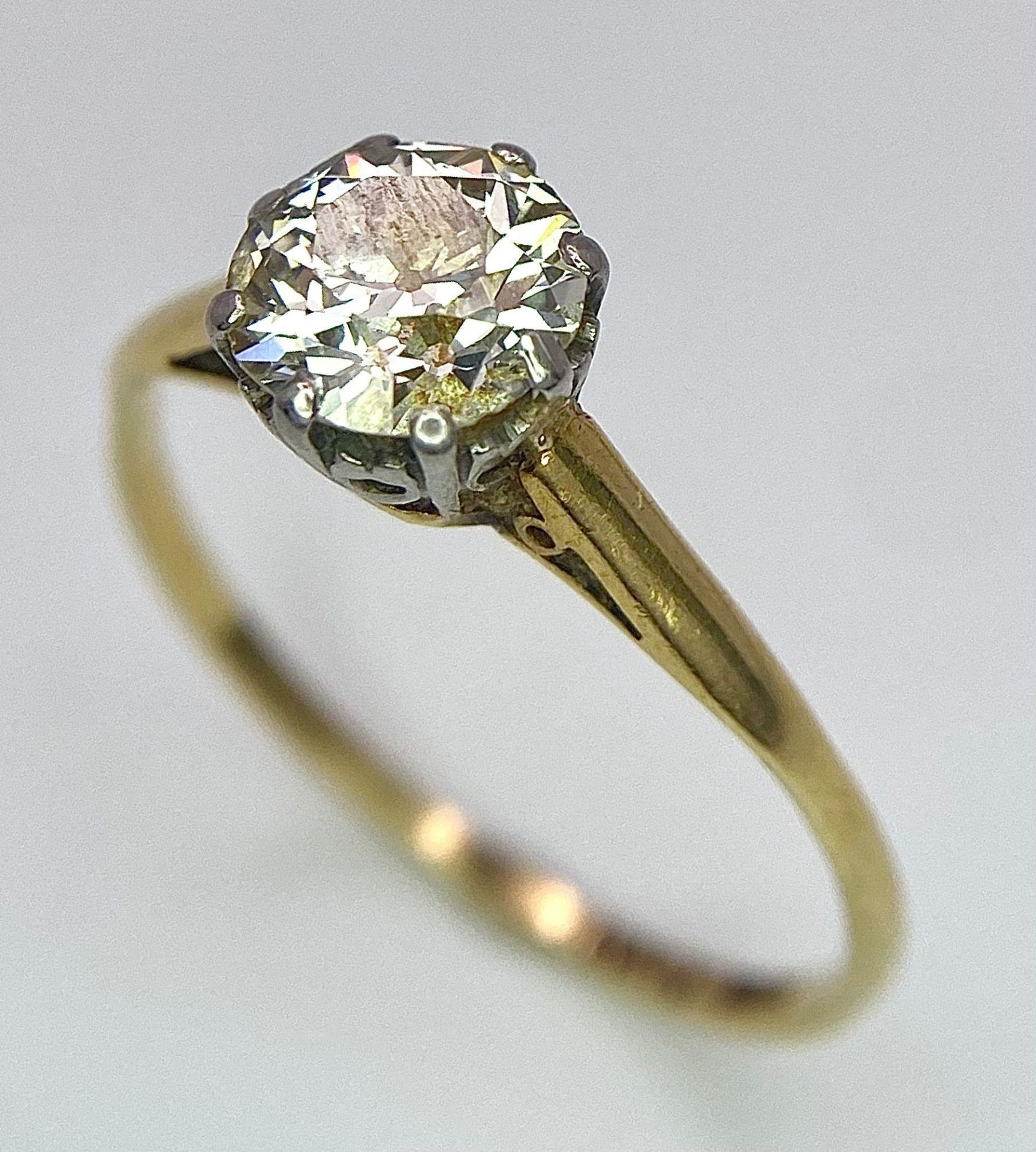 A Vintage 18K Yellow Gold and Platinum Diamond Solitaire Ring. 1ct brilliant round cut diamond. Size - Bild 2 aus 6