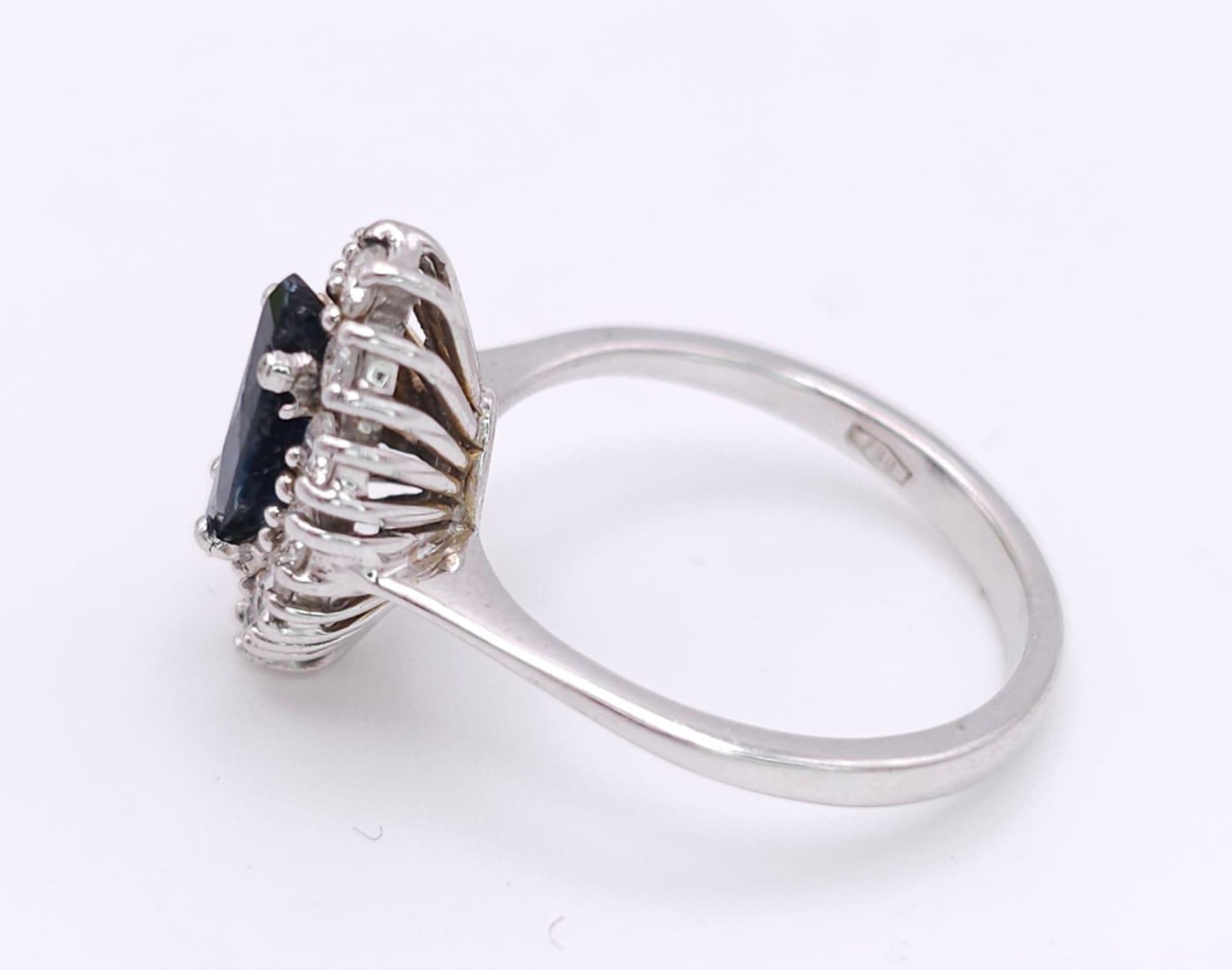 AN 18K WHITE GOLD DIAMOND & SAPPHIRE MARQUISE SHAPE RING. 0.40CTW OF DIAMONDS AND A 1.20CT - Bild 3 aus 6