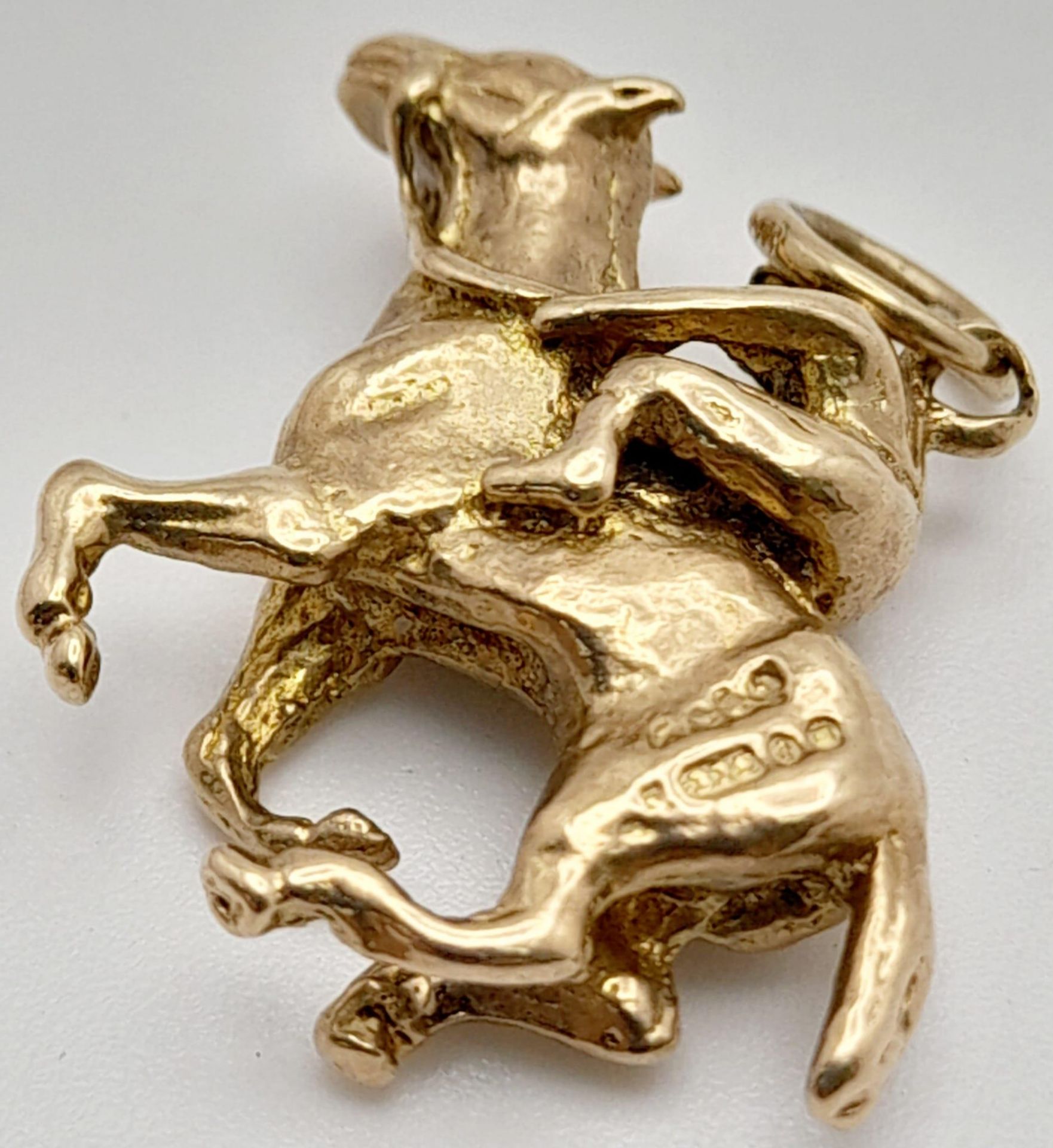 A Jockey and Racehorse 9k Yellow Gold Pendant/Charm. 2.5cm. 4.9g - Bild 2 aus 9