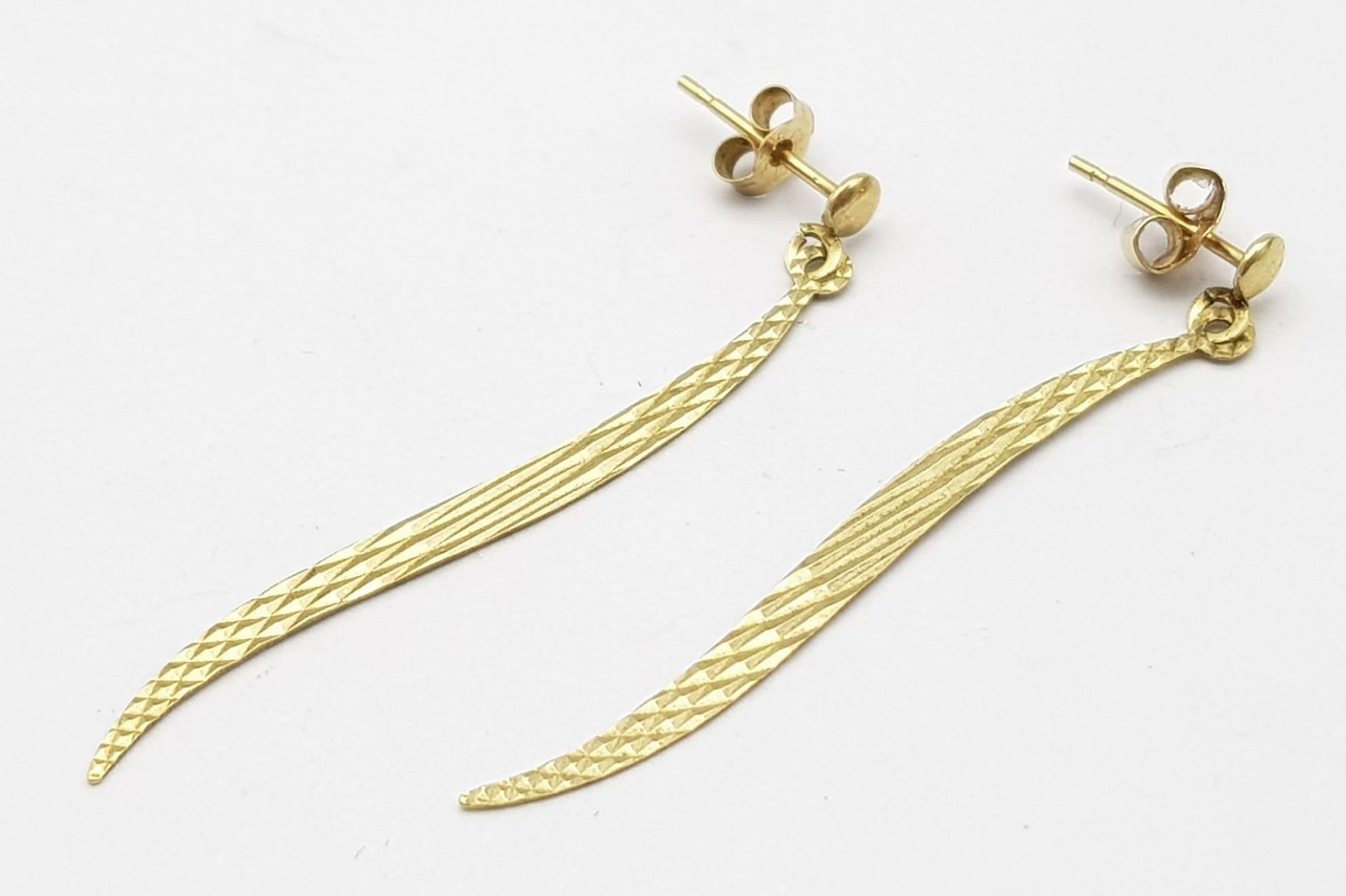 A pair of 9K Yellow Gold (tested as) Feather Drop Earrings, 0.7g total weight