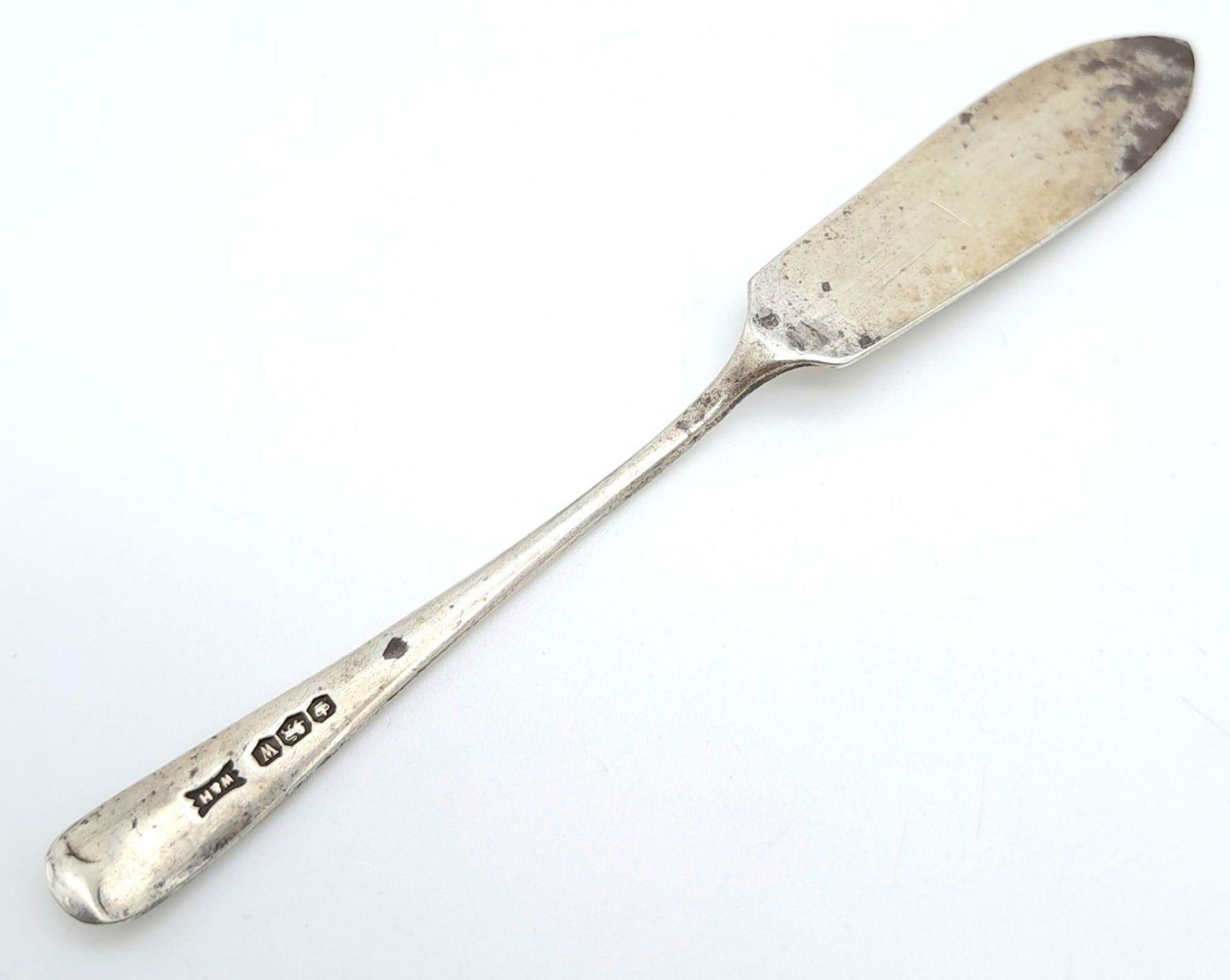 A vintage sterling silver butter knife with full Sheffield hallmarks, 1939. Total weight 8.8G. Total - Image 3 of 5