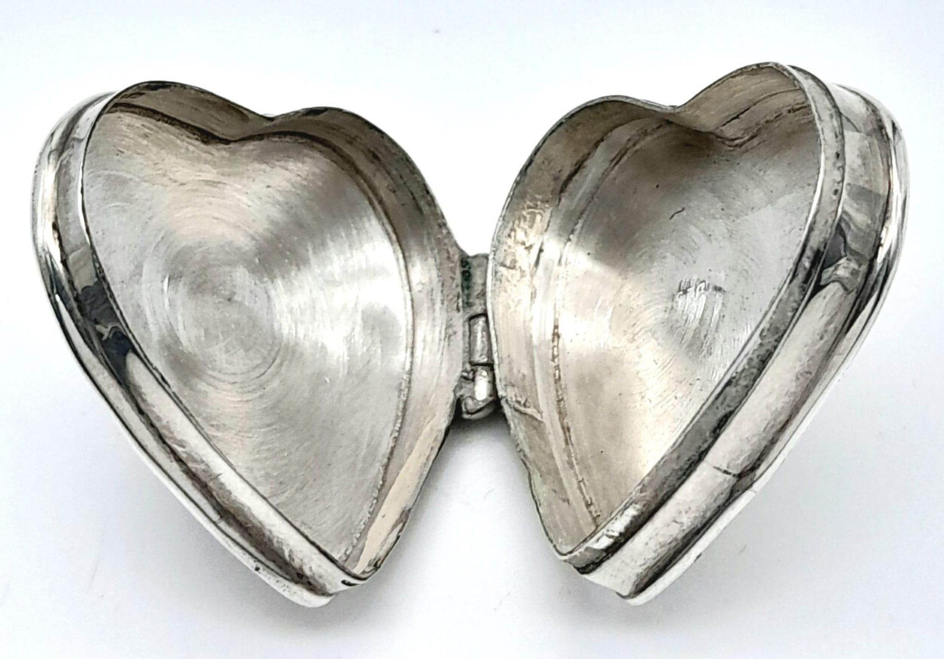 A Vintage Sterling Silver Heart Shaped Pill Box with Amethyst Decoration. Hallmarks at rear. 3.5 x - Image 3 of 5