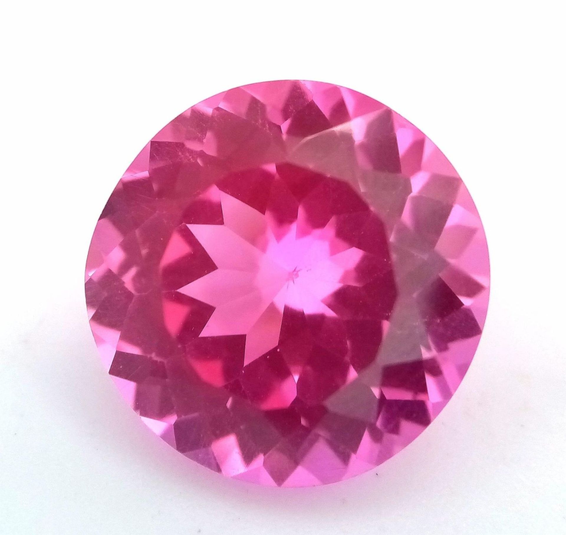 A Beautiful 18ct Pink Kunzite Gemstone. Round cut. No visible marks or inclusions. No certificate so - Image 3 of 4