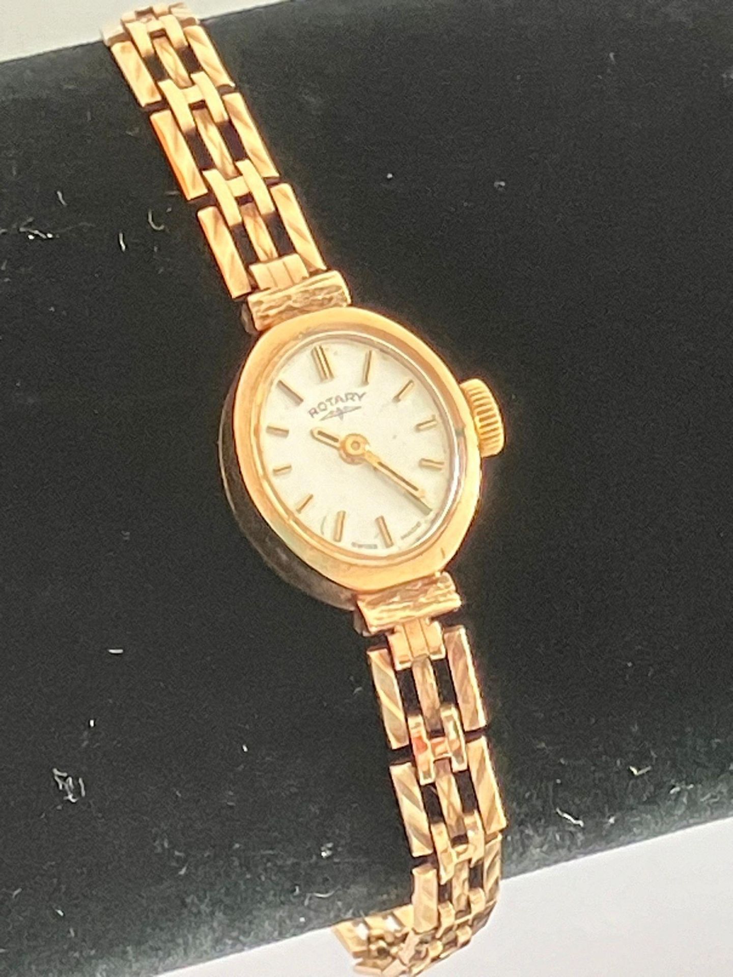 Ladies vintage 9 carat GOLD ROTARY WRISTWATCH complete with 9 carat GOLD Bracelet Strap. Fully