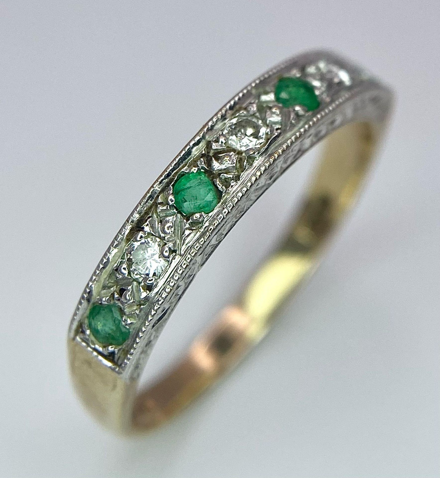 A 9K Yellow Gold Diamond and Emerald Ring. Size N, 1.8g total weight. Ref: 8408 - Image 5 of 13