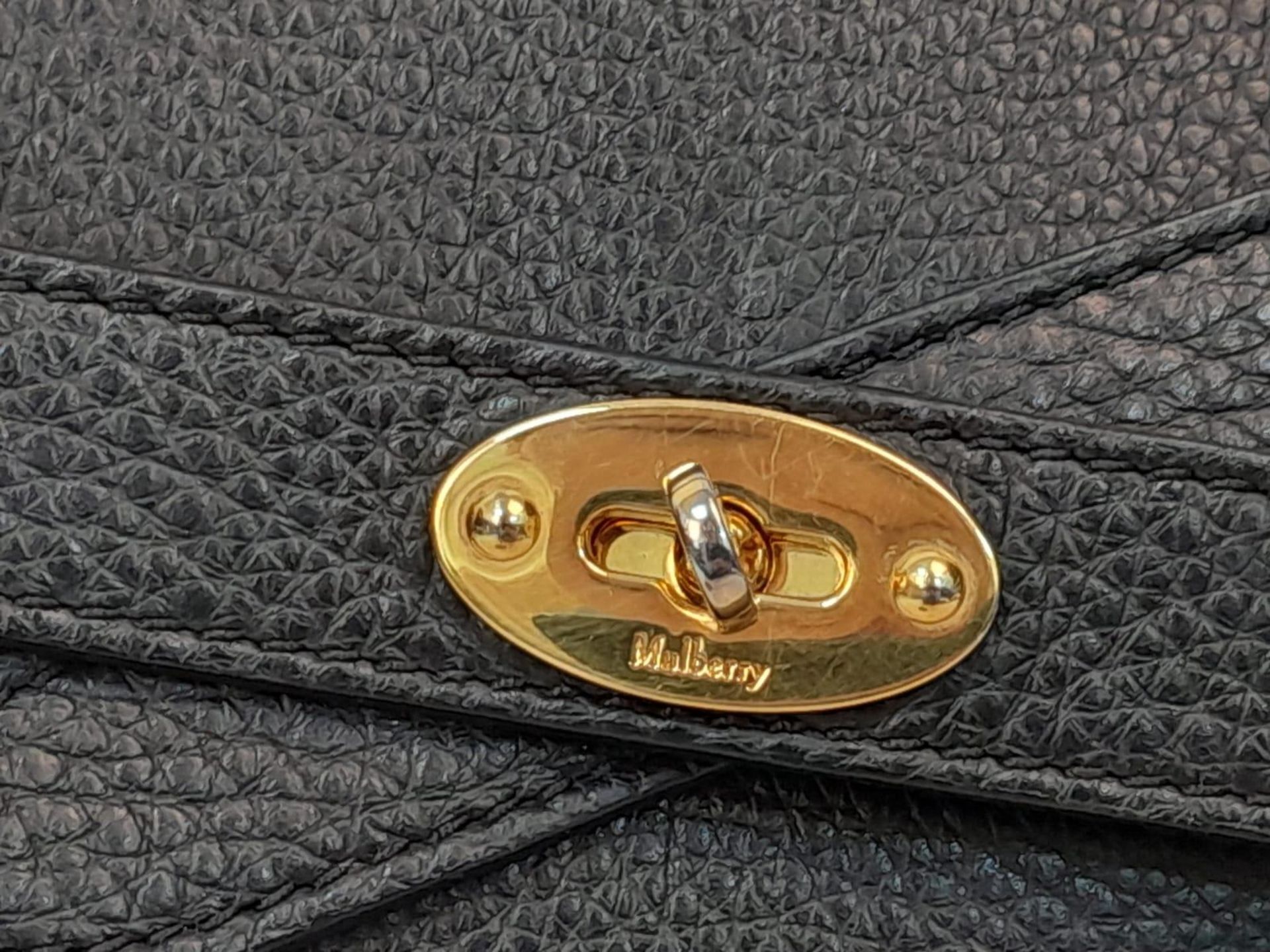 A Mulberry Bayswater Leather Handbag. Textured black leather exterior with gold tone hardware. - Image 5 of 9