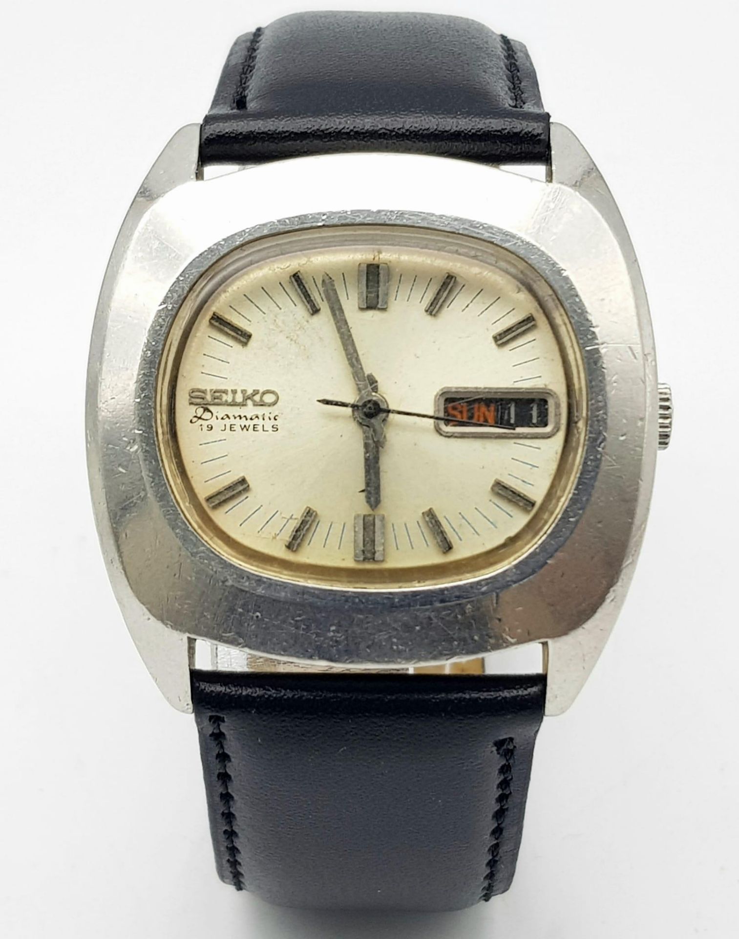 A Vintage Seiko (7006-5000) Automatic Gents Watch. Black leather strap. Stainless steel case - 39mm. - Image 2 of 5