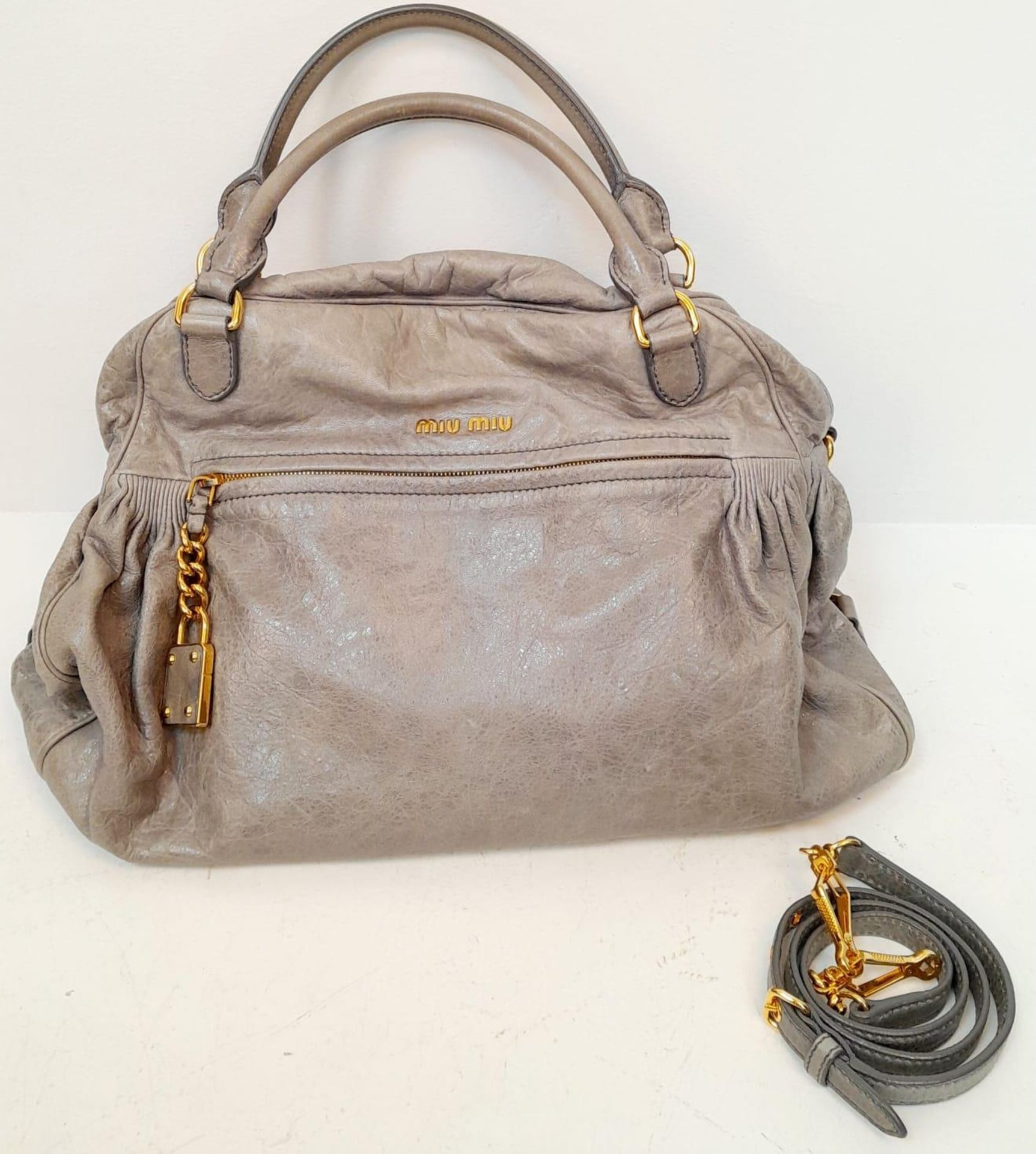 A Miu Miu Vitello Leather Handbag. Textured grey leather exterior with large zipped compartment. - Bild 9 aus 9