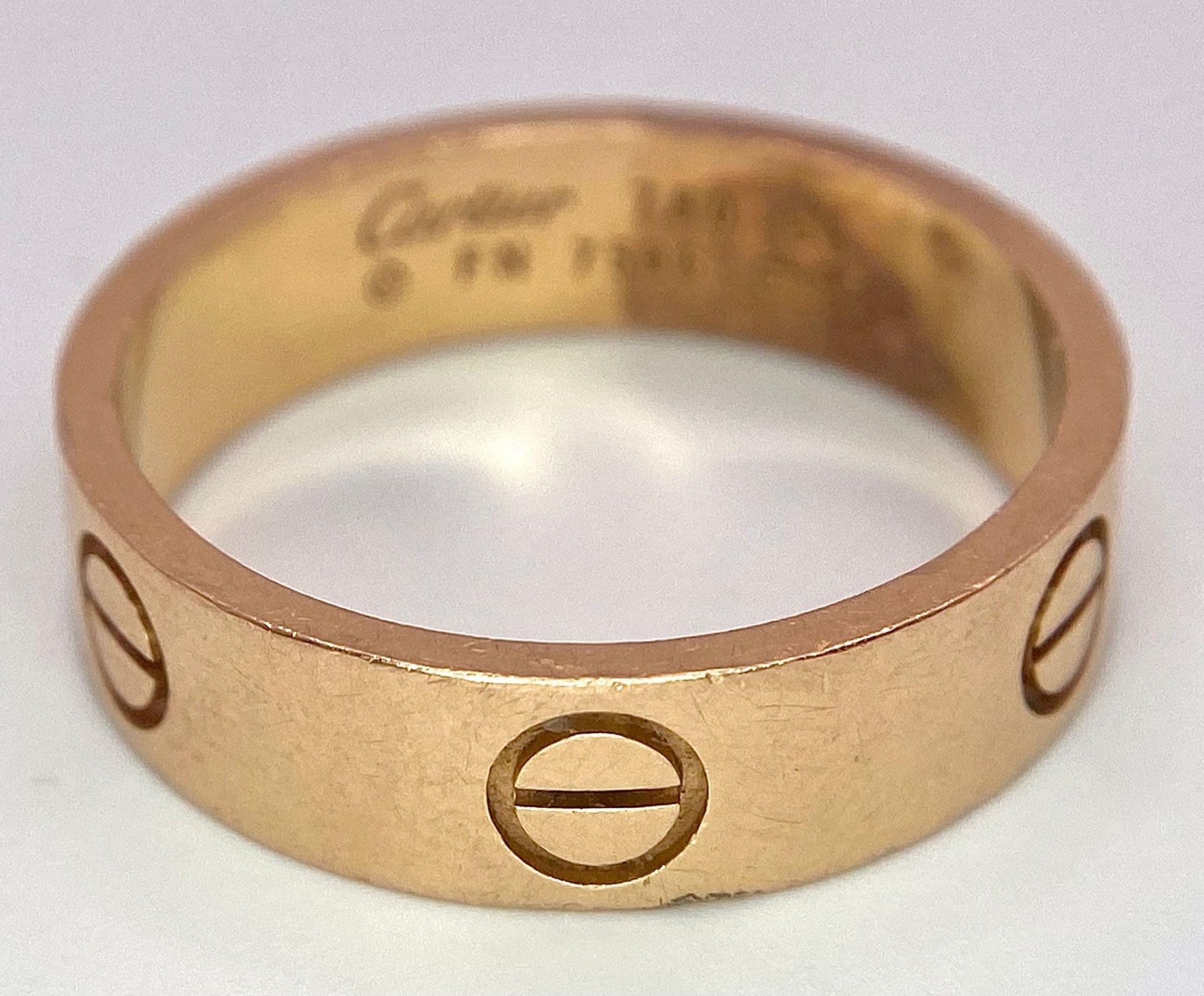 A Cartier 18K Rose Gold Love Band Gents Ring. 6mm width. Cartier hallmarks. Size W. 8.6g weight. - Bild 4 aus 9