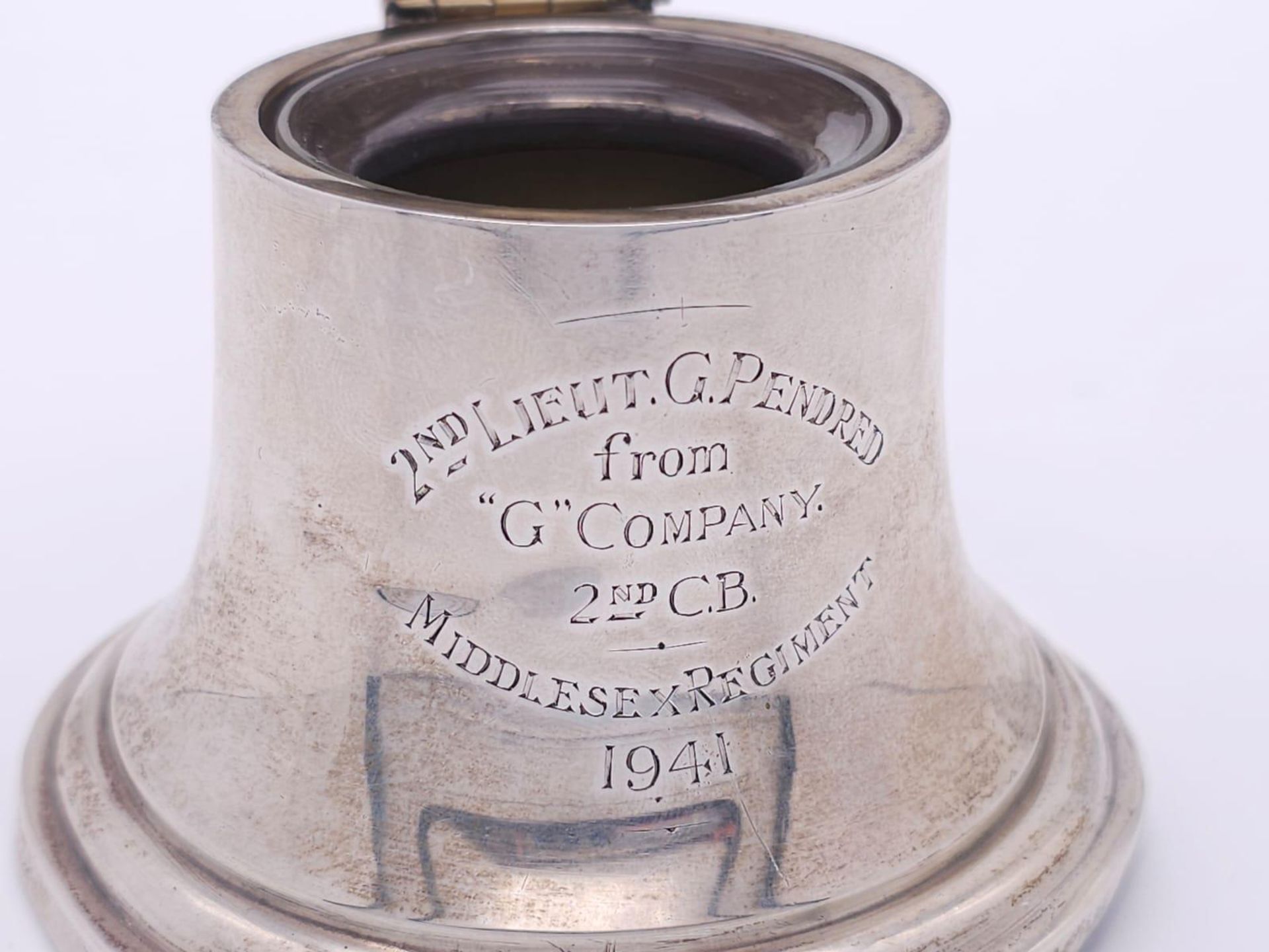 A WW2 Era Silver Inkwell in the Form of a Bell - Dedicated to 2nd Lieutenant G. Pendred from 'G' - Bild 11 aus 19