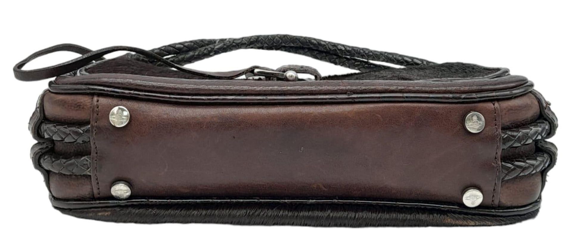 A Vintage Vivienne Westwood Handbag. Brown leather and pony hair exterior. Key clasp. Red textile - Bild 4 aus 8