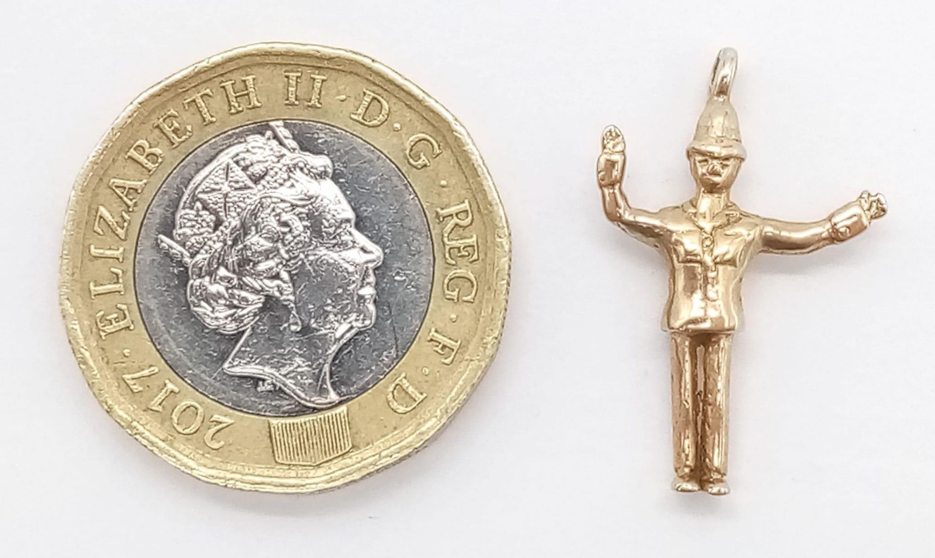 A 9K Yellow Gold UK Traffic Bobby. 25mm. 1.72g - Bild 4 aus 4