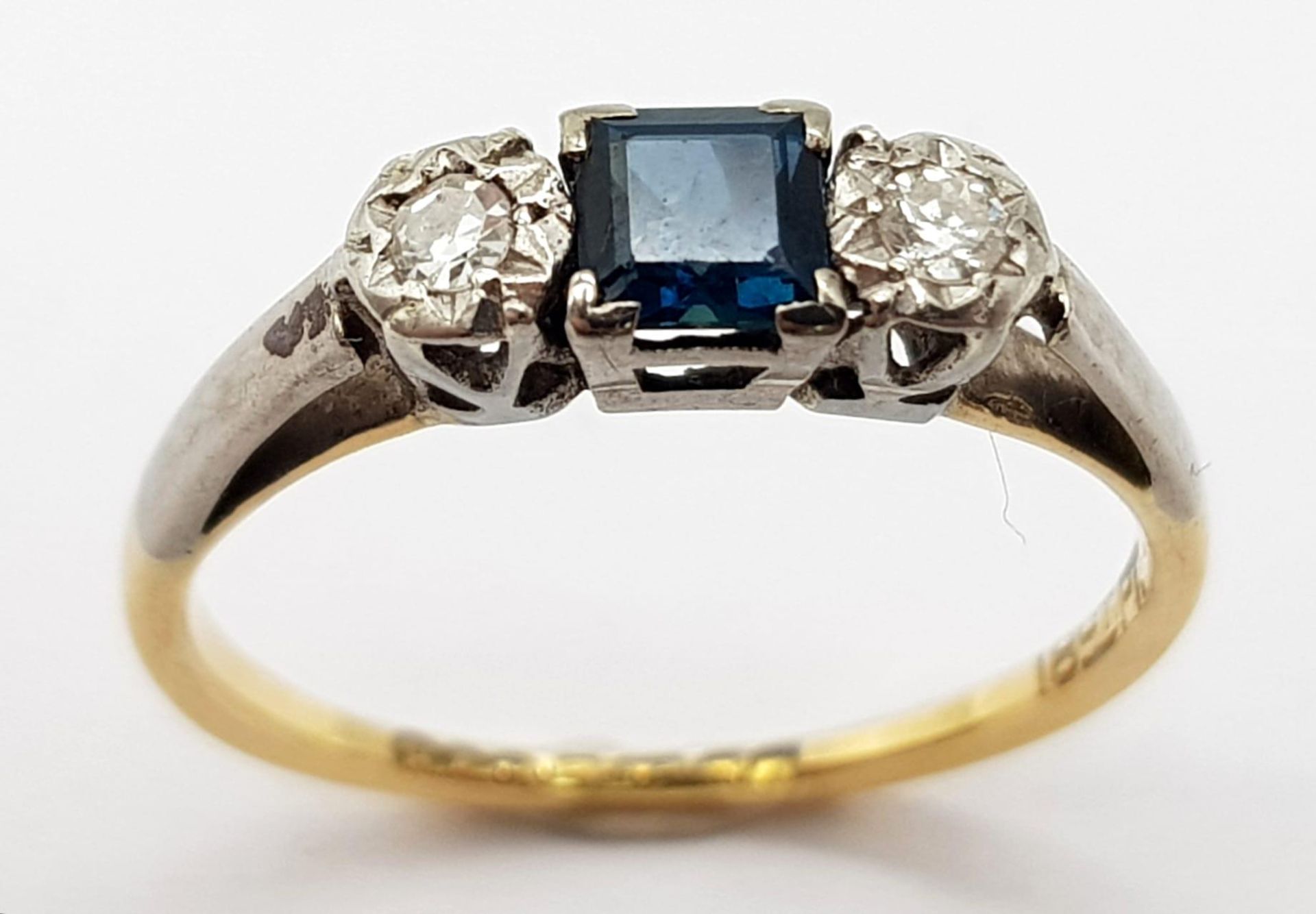 A Vintage 18K Yellow Gold Diamond and Sapphire Ring. Size J. 1.8g - Bild 3 aus 6