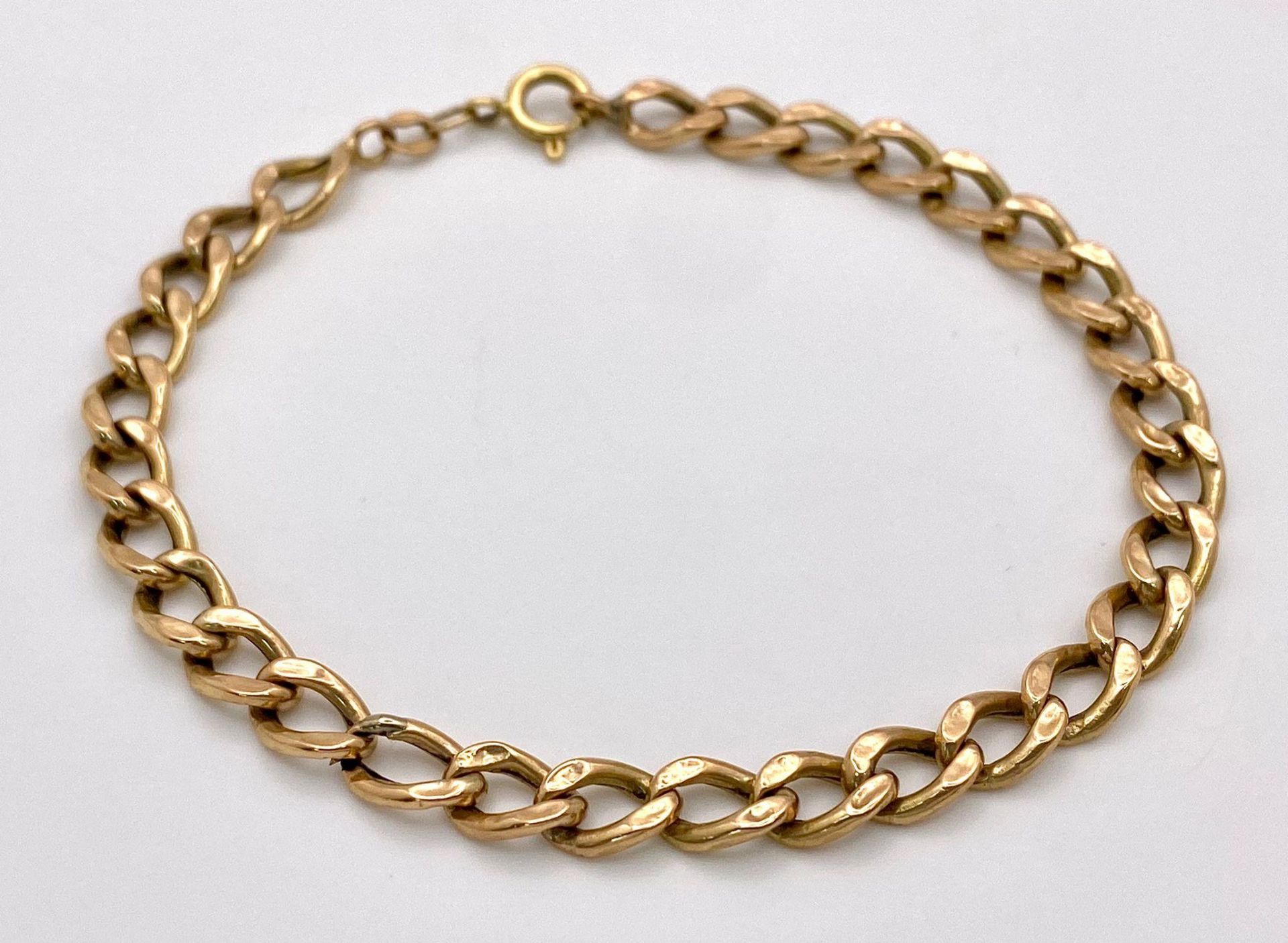 An 18K Yellow Gold Flat Curb Link Bracelet. 19cm. 4.25g weight.