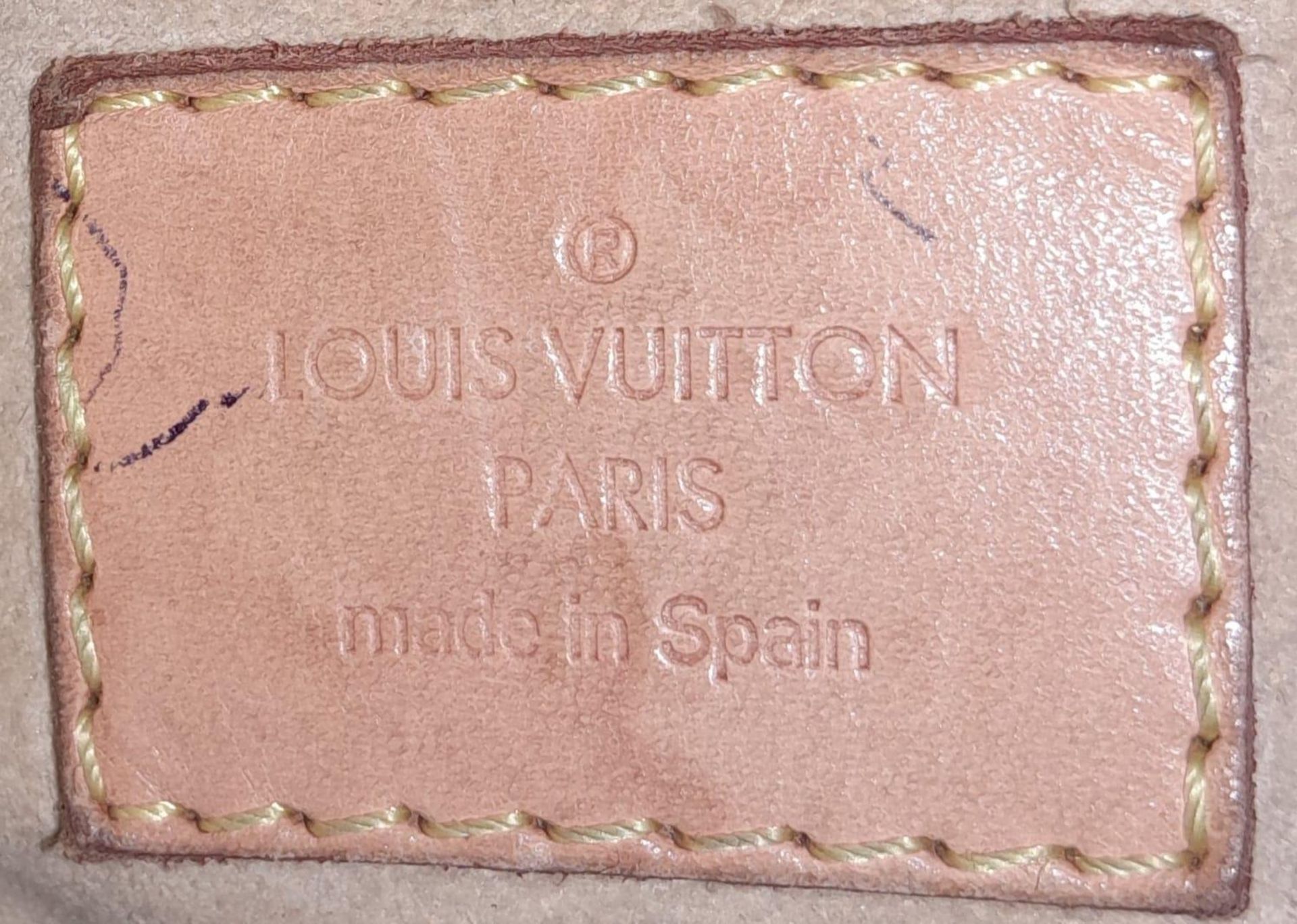 A Louis Vuitton Artsy Damier Azur Canvas Bag. Leather Exterior with Gold-tone Hardware, Short - Bild 7 aus 7