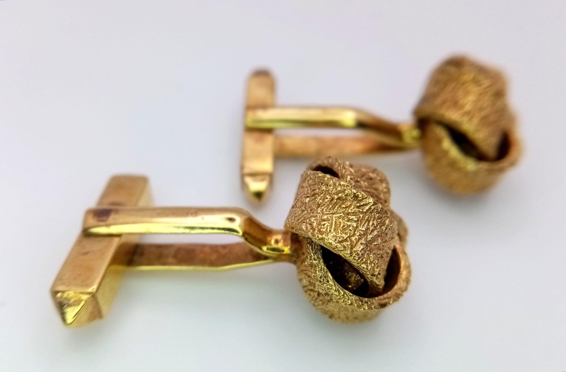 A Pair of Vintage 9K Yellow Gold Knot Cufflinks. 16.6g weight. - Bild 3 aus 5