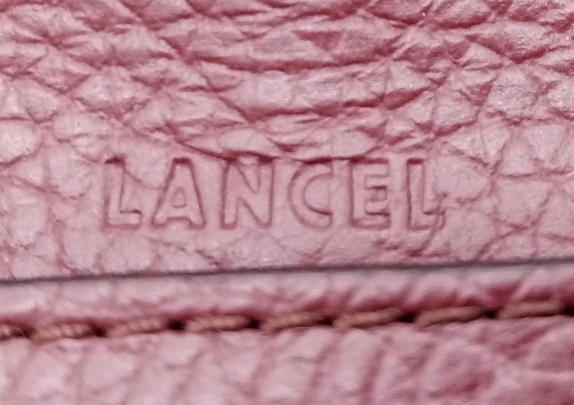 A Lance Burgundy Leather Hand/Shoulder Flap Bag. Textured leather exterior. Soft red textile - Bild 14 aus 16