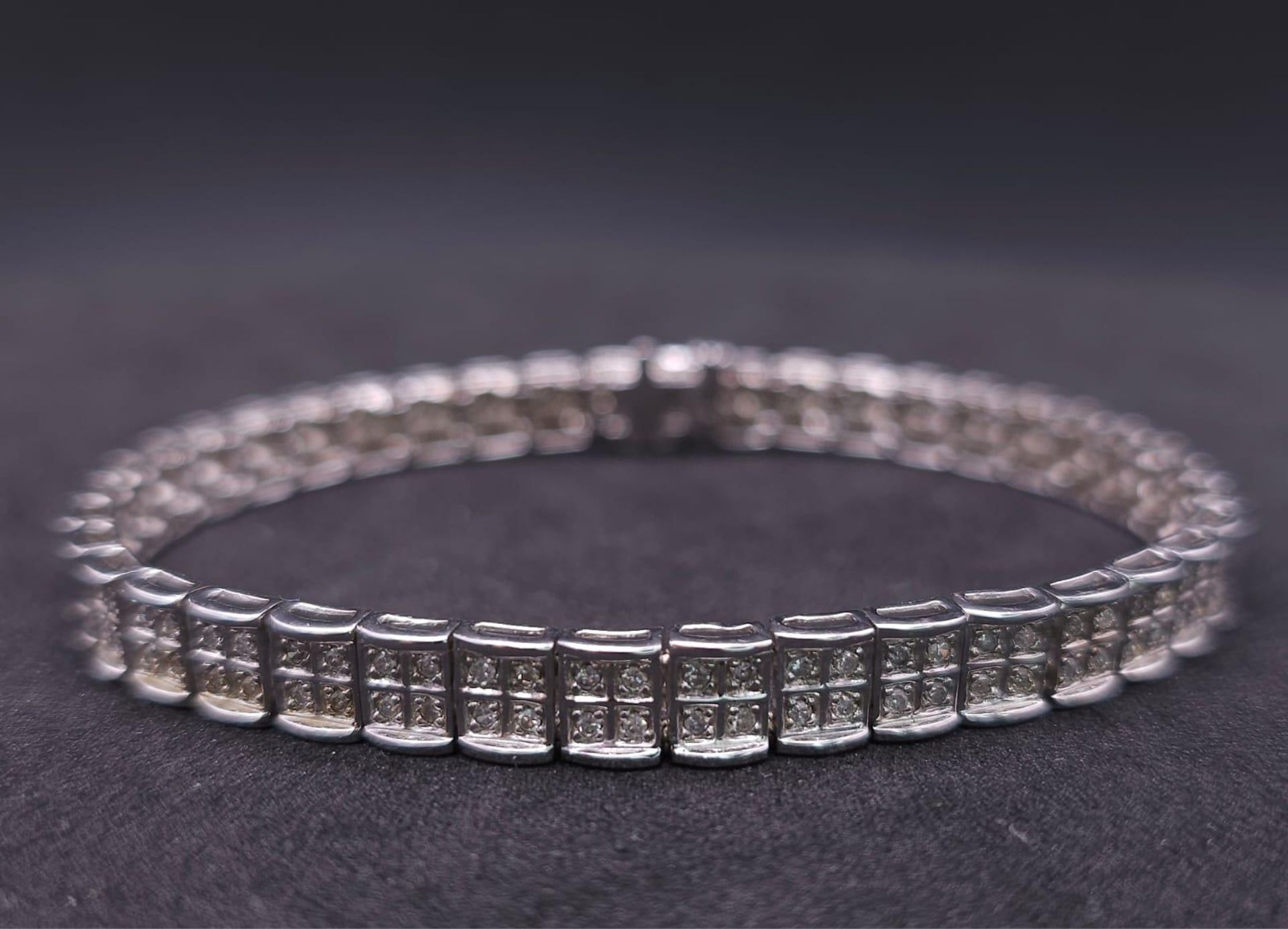 A 9K White Gold Diamond Set Bracelet, with Under Safety Catch Fitting. 1ctw, 19cm length, 12.7g - Bild 5 aus 14