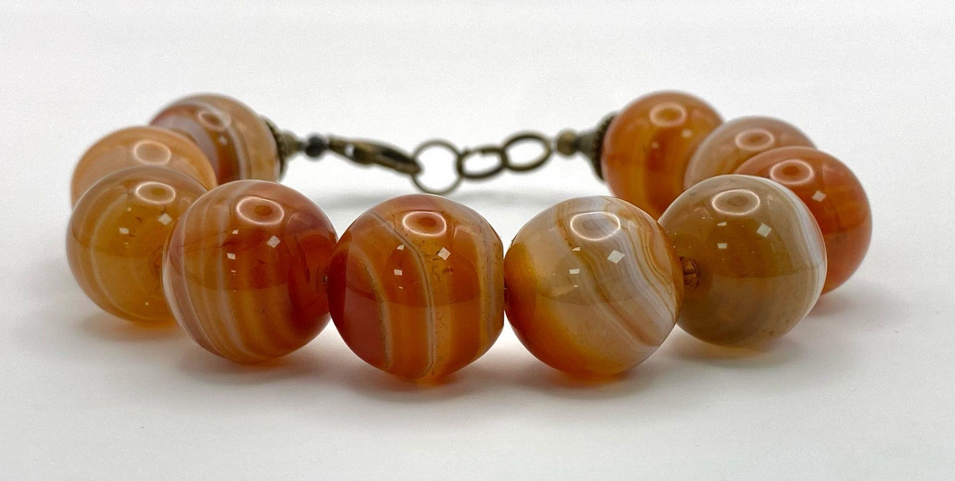 A Large Beaded Orange Banded Agate Bracelet. 15mm beads. 16cm. - Bild 4 aus 4