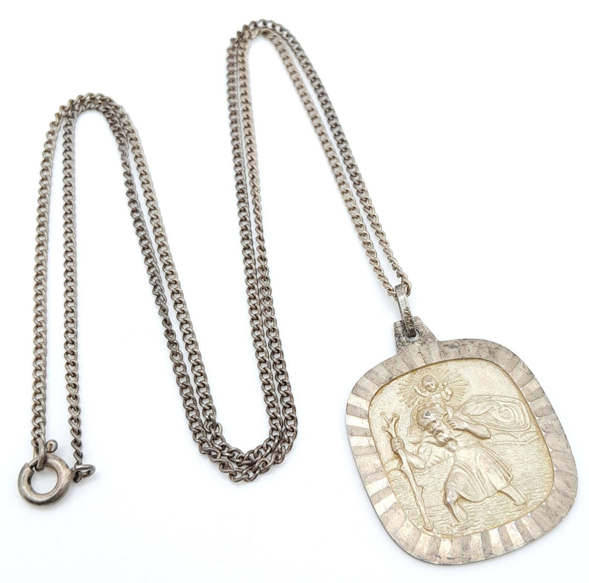 A vintage 925 silver St Christopher pendant on silver chain. Total weight 10.7G. Total length 53cm. - Image 4 of 7