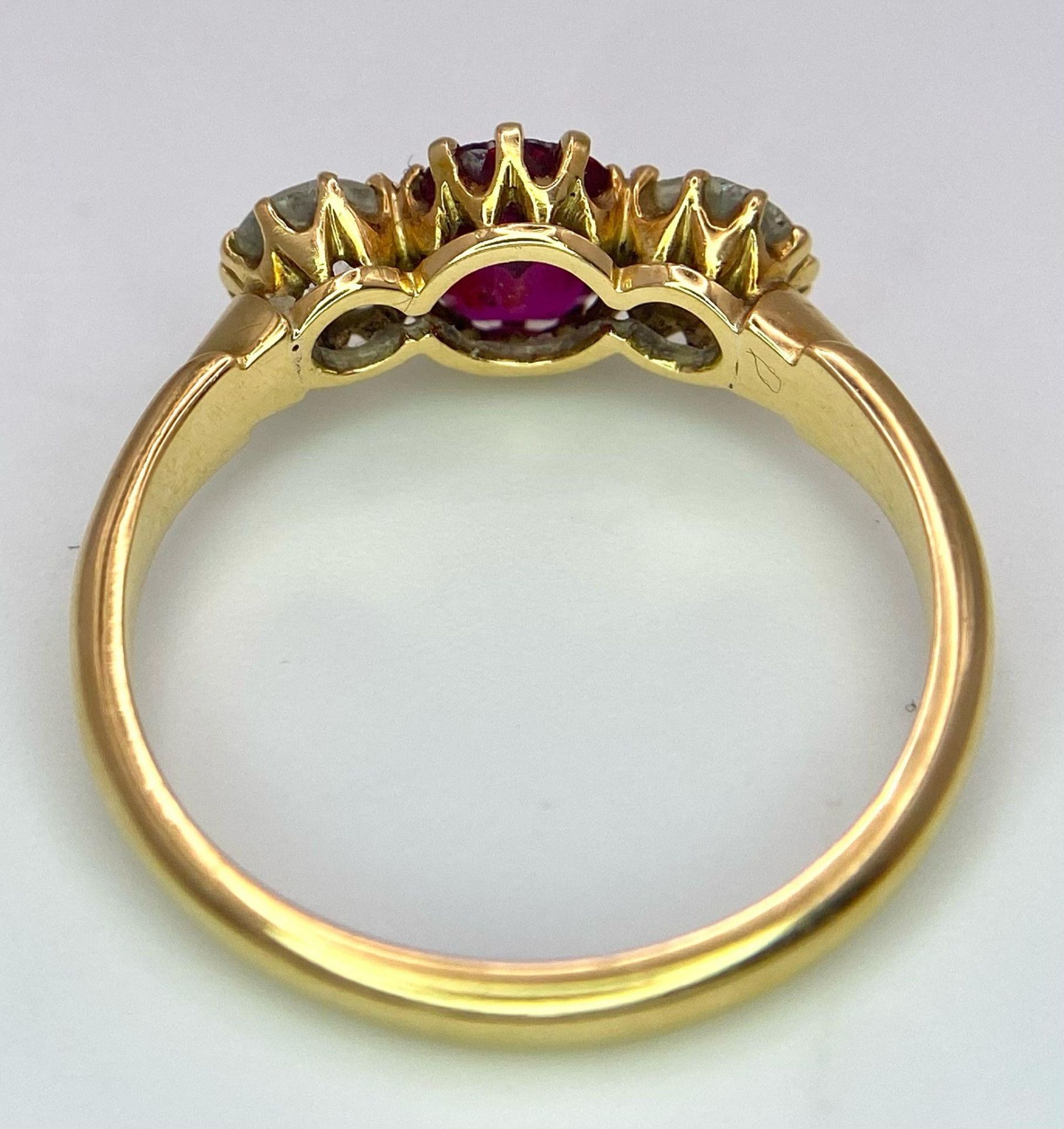 A Mesmerising 18K Yellow Gold, Ruby and Diamond Ring. A deep red oval cut ruby sits central - Bild 7 aus 9