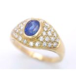 AN 18K YELLOW GOLD FANCY DIAMOND & SAPPHIRE RING. 0.75CTW OF 8 CUT DIAMONDS AND A 0.75CT OVAL