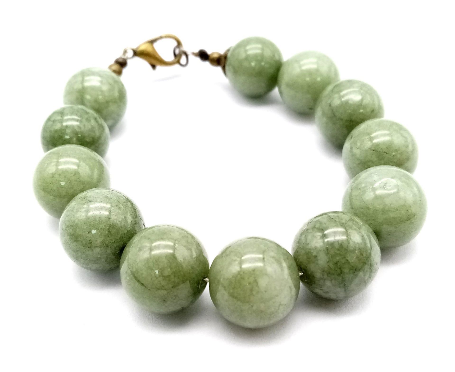 A Vintage Green Jade Bead Bracelet. 12mm beads. 17cm