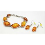 An amber bracelet with matching earrings set in a presentation box, bracelet length: 20 cm, earrings